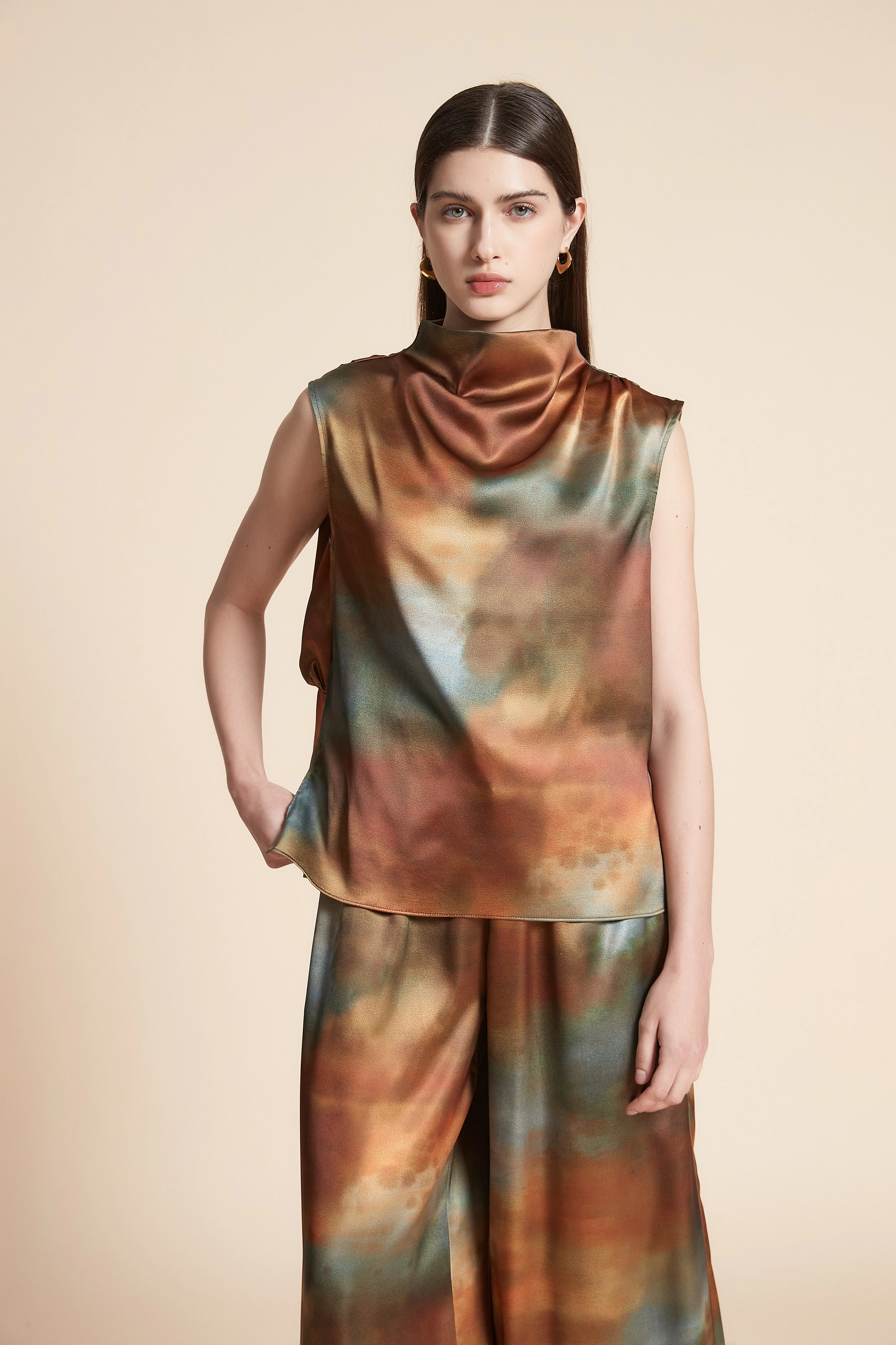 Mid-Length Sleeveless Printed Blouse