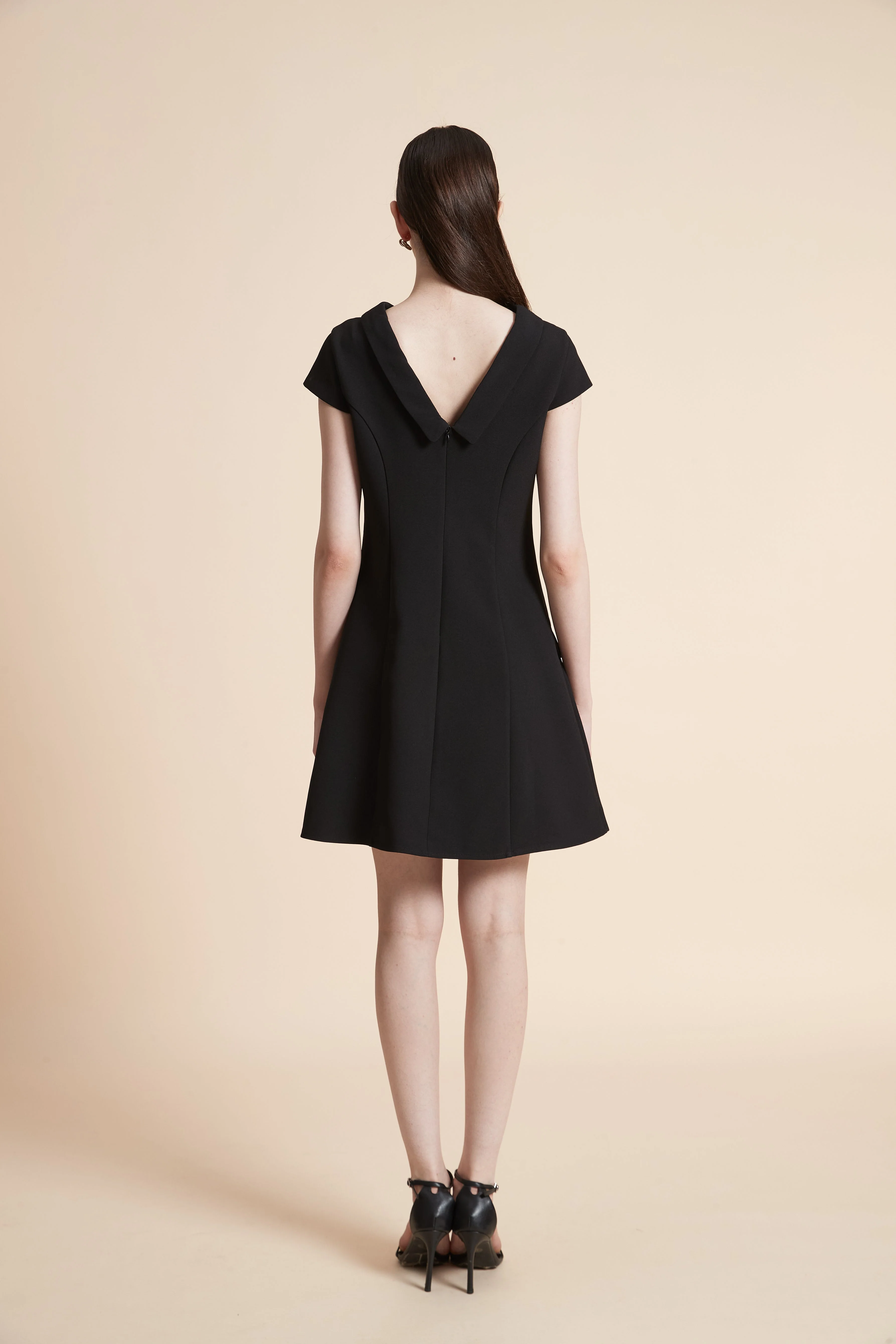 Short Plain Dress with Short Sleeves - Image 6