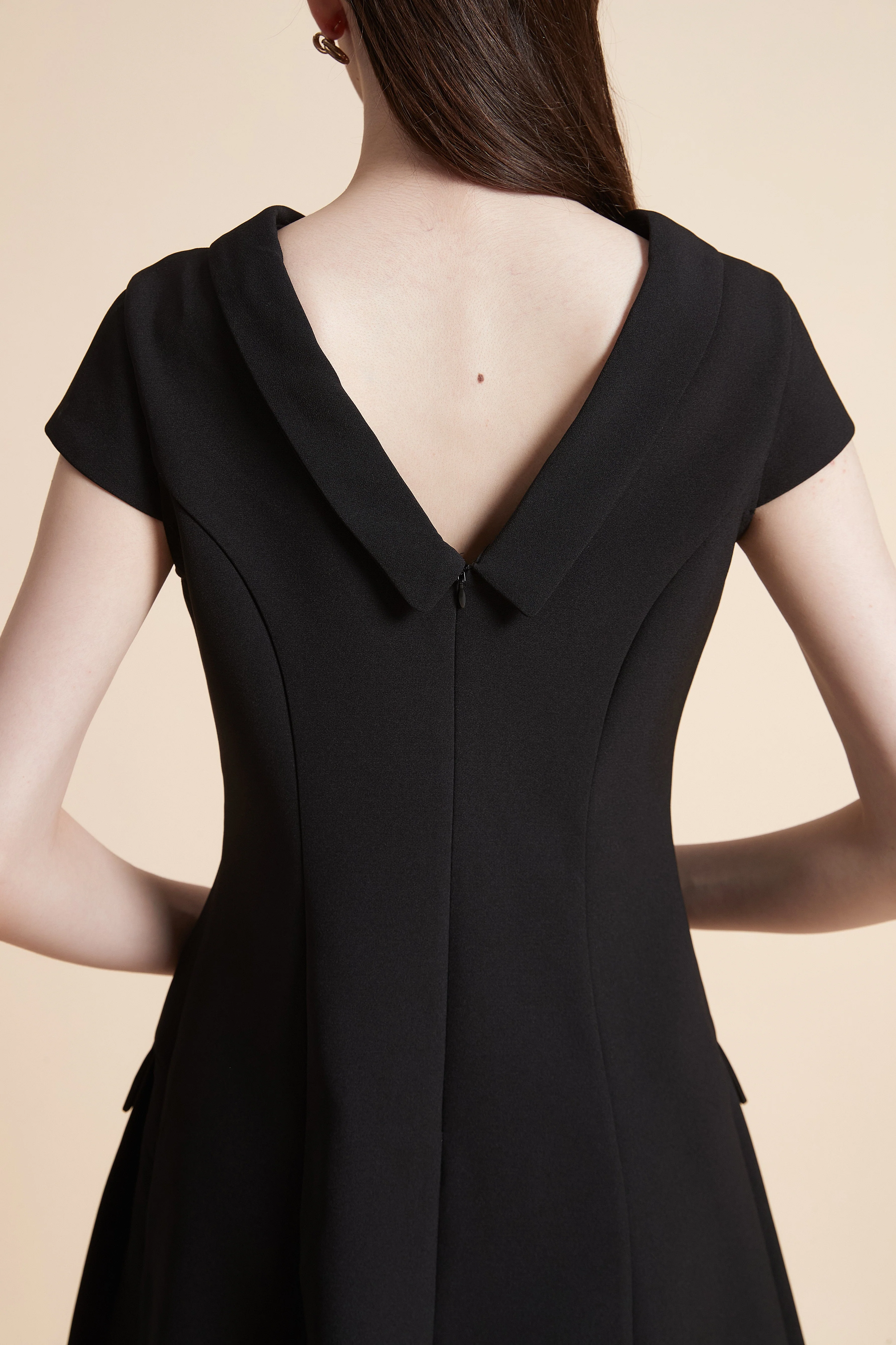 Short Plain Dress with Short Sleeves - Image 7