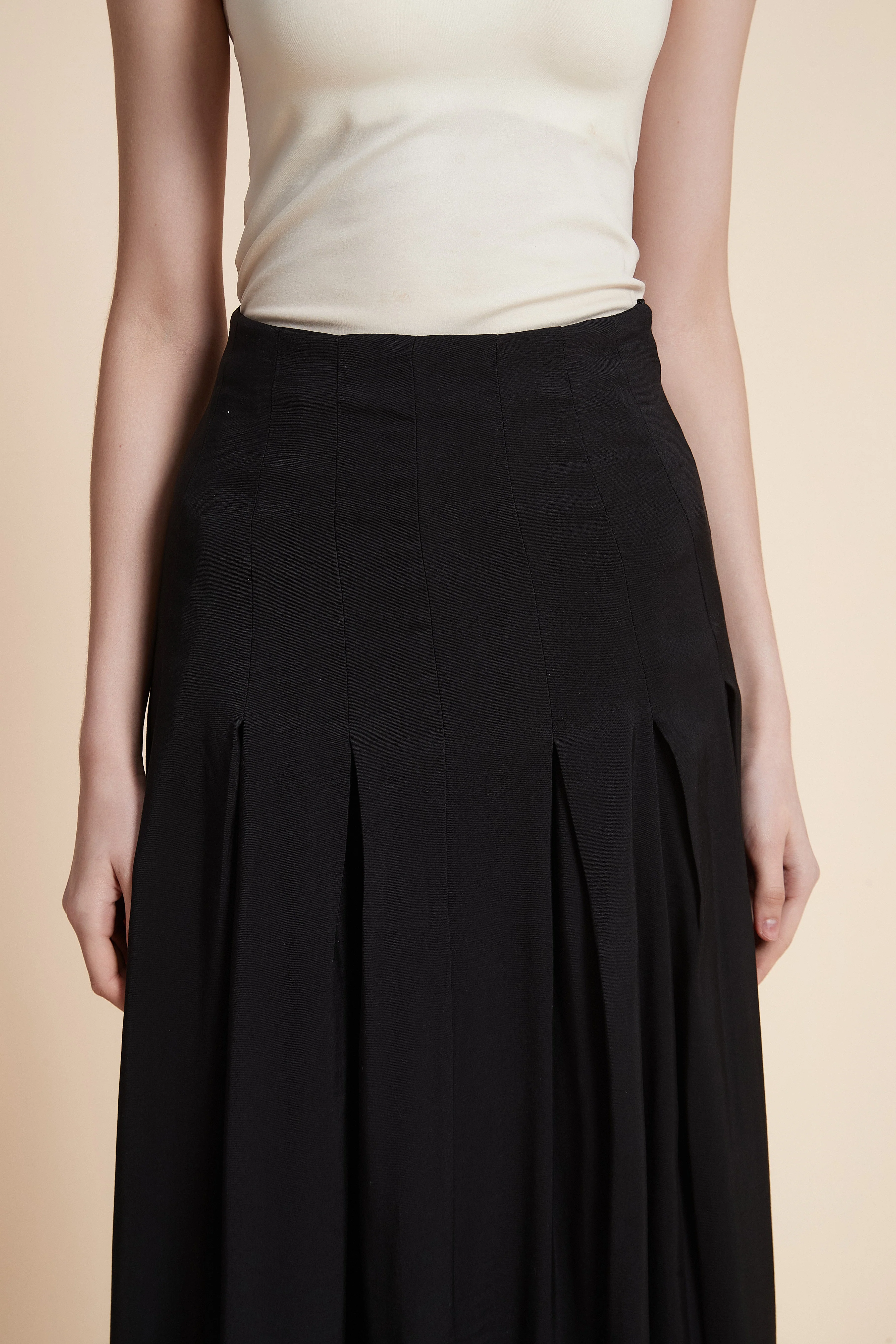 Pleated Solid Long Skirt - Image 5