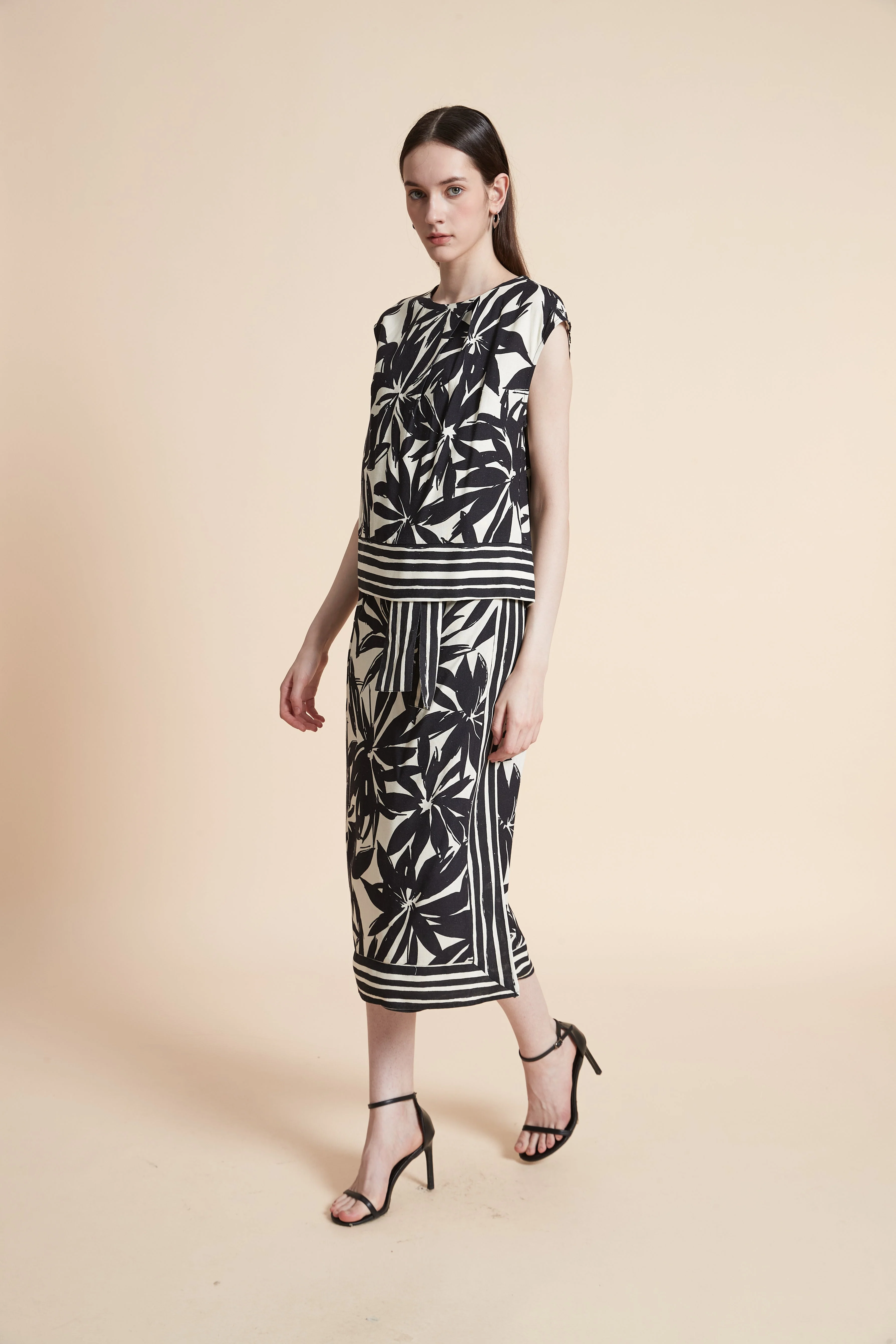 Sleeveless Printed Blouse - Image 4