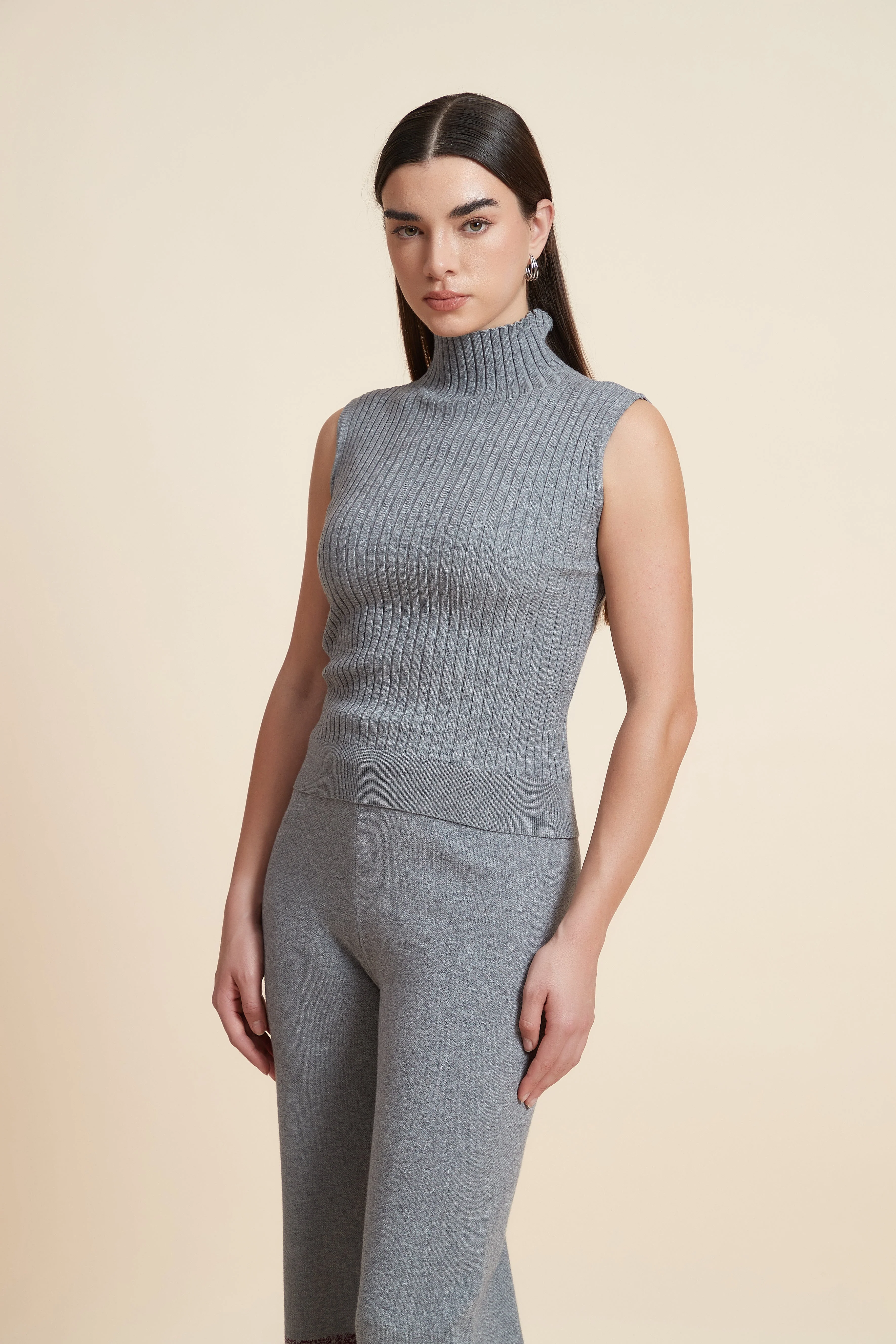 Ribbed Winter Top with High Neck and No Sleeves - Image 2