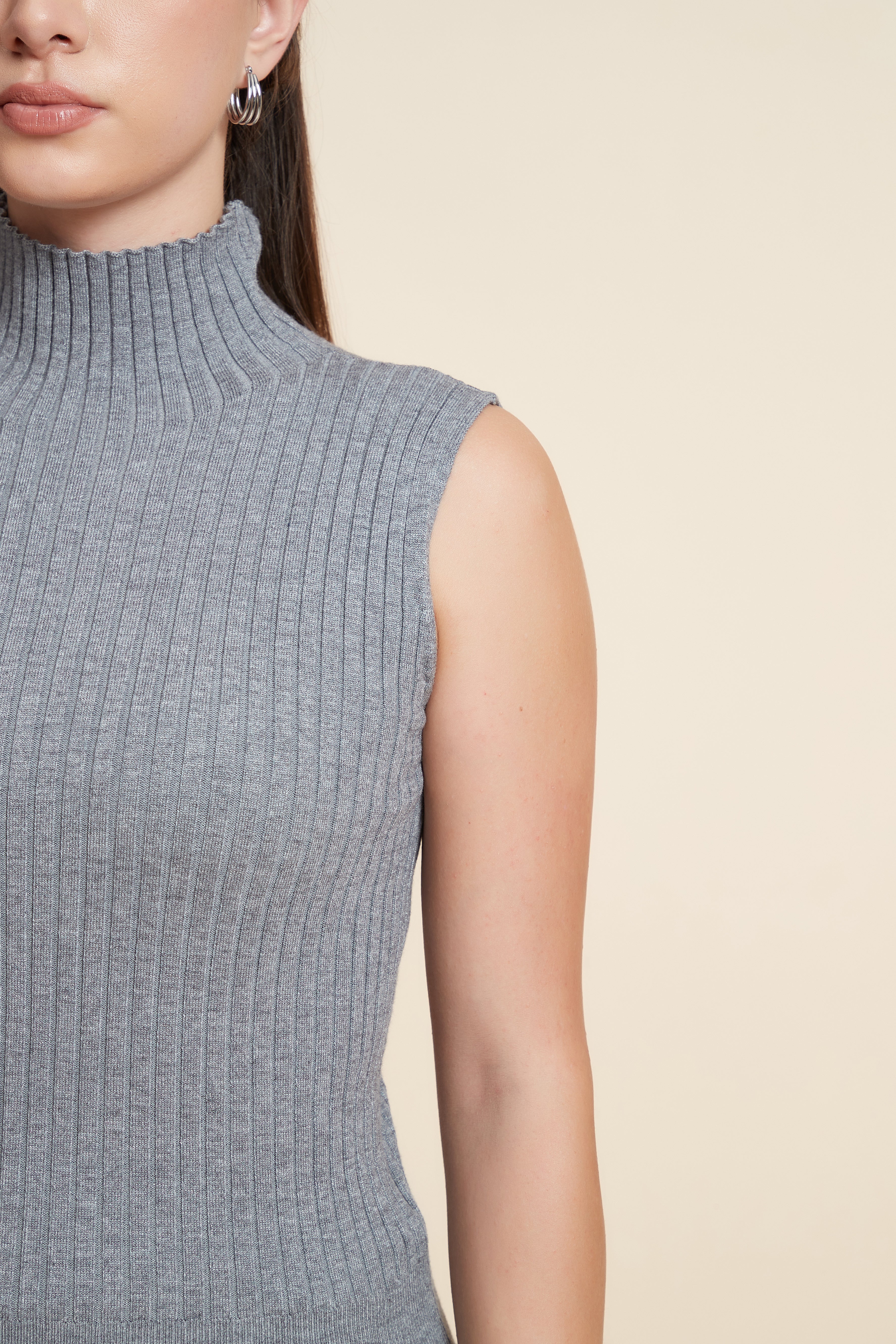 Ribbed Winter Top with High Neck and No Sleeves - Image 7