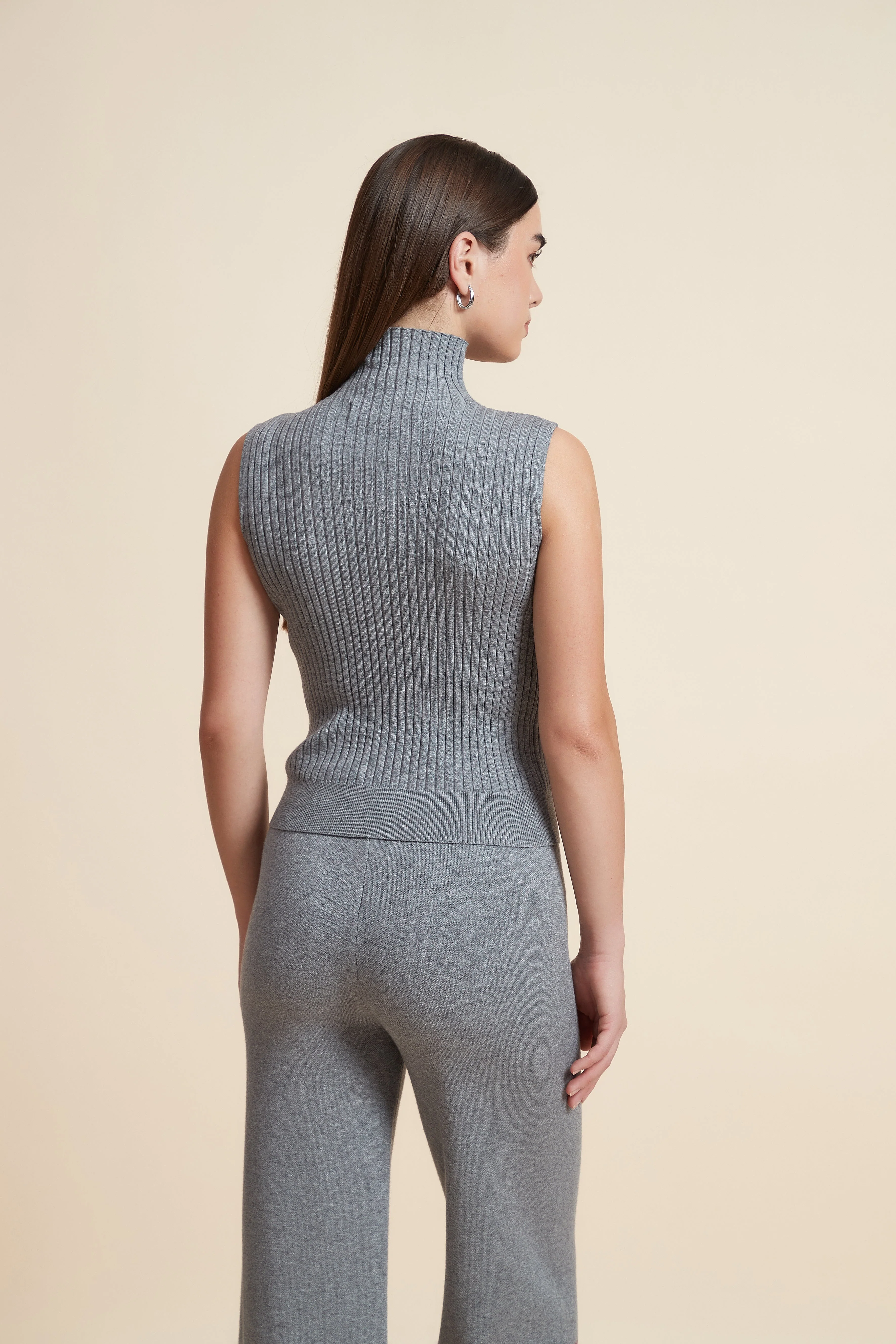 Ribbed Winter Top with High Neck and No Sleeves - Image 8