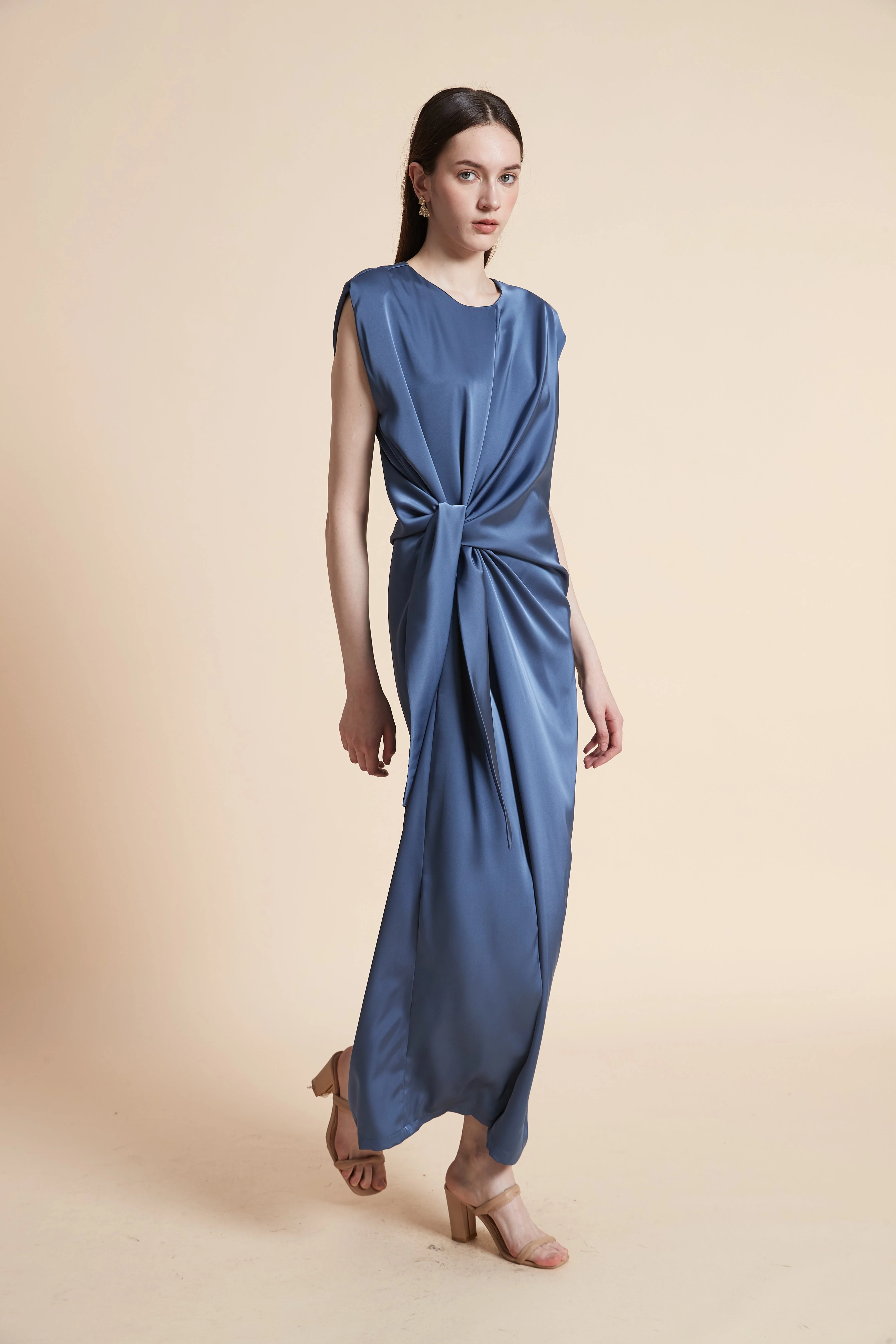 Sleeveless Ruched Waist Maxi Dress - Image 2