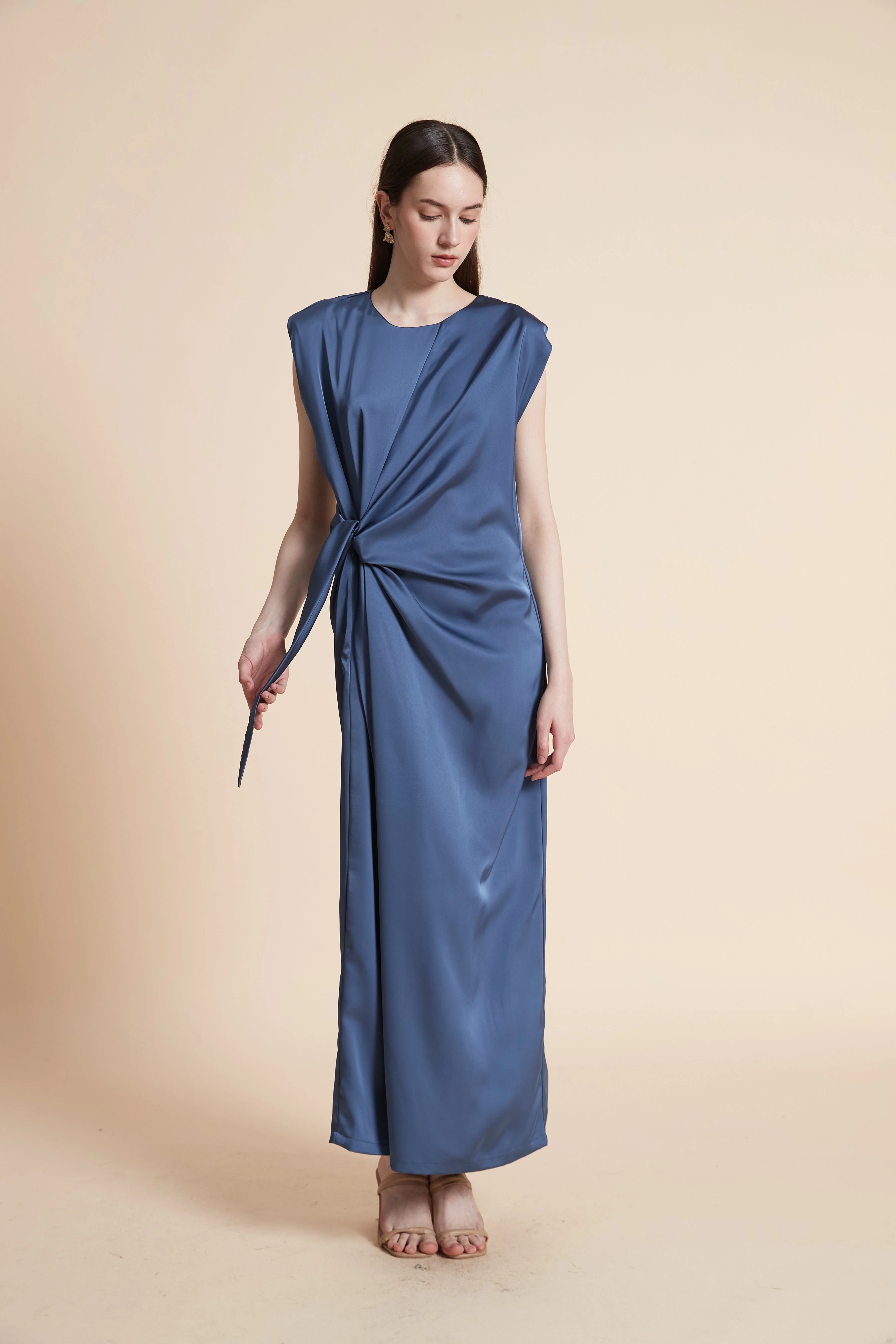 Sleeveless Ruched Waist Maxi Dress - Image 3