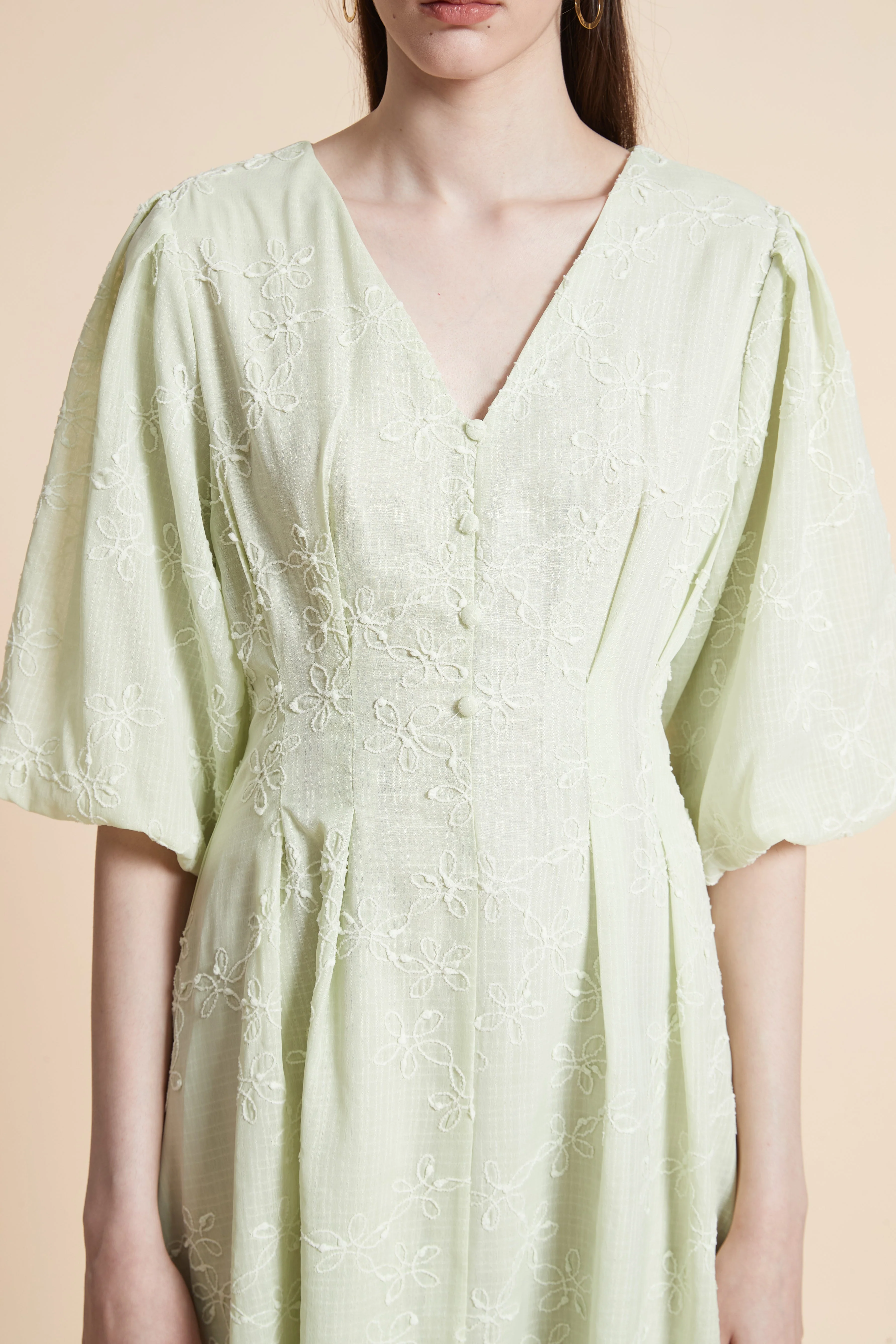 Knee-Length Embroidered Dress with Short Sleeves - Image 5