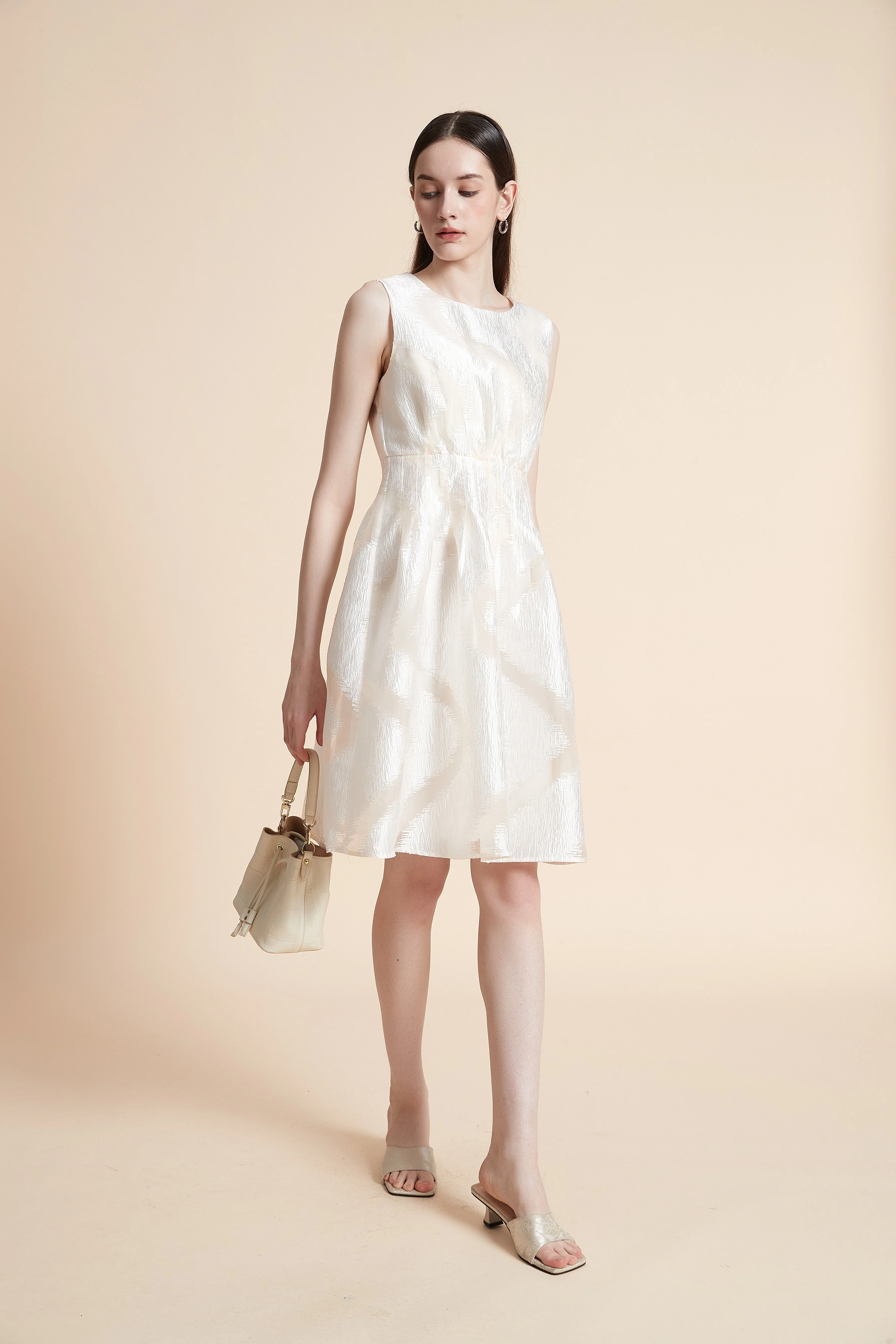 Knee-Length Sleeveless Printed Dress - Image 2