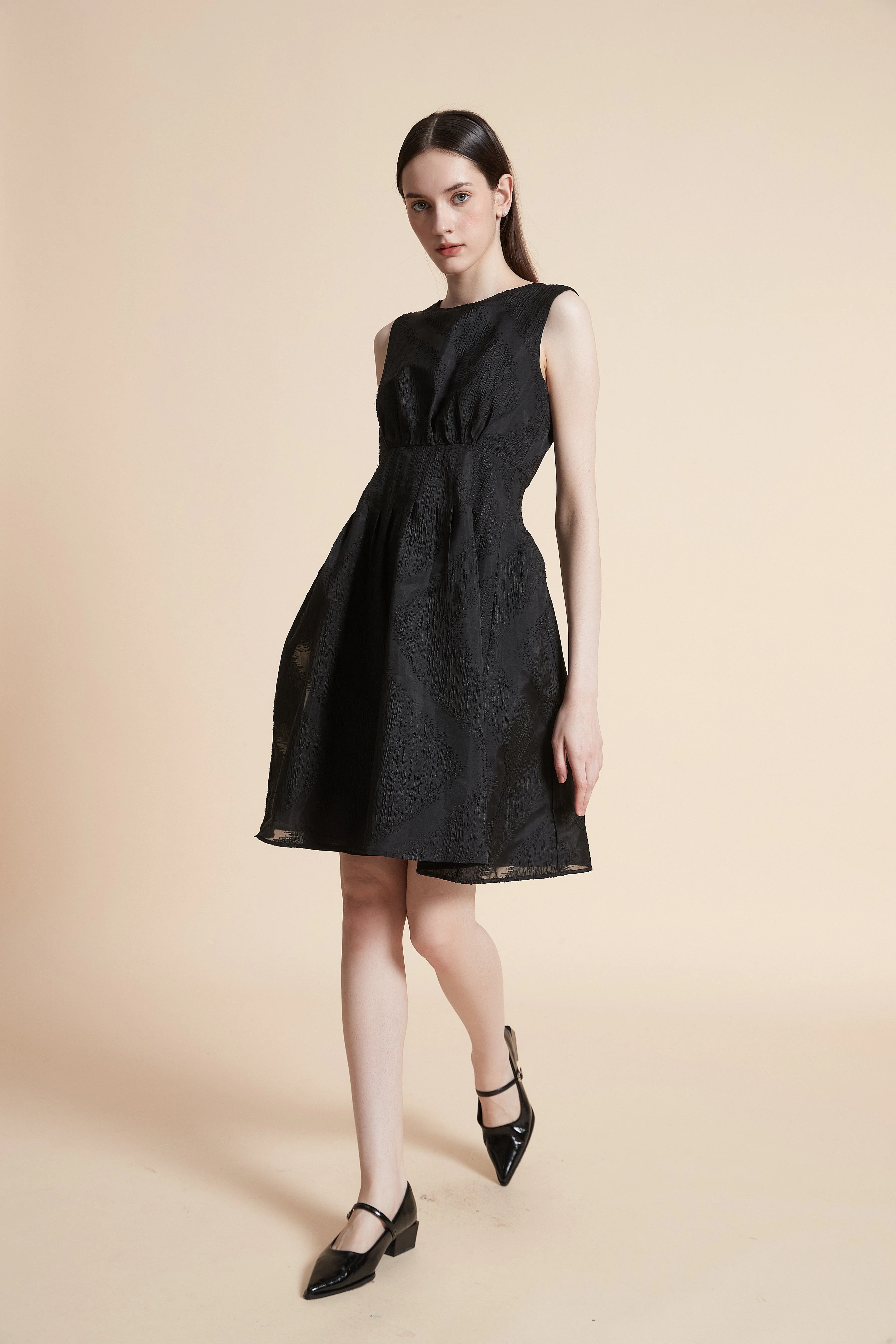 Knee-Length Sleeveless Printed Dress - Image 8