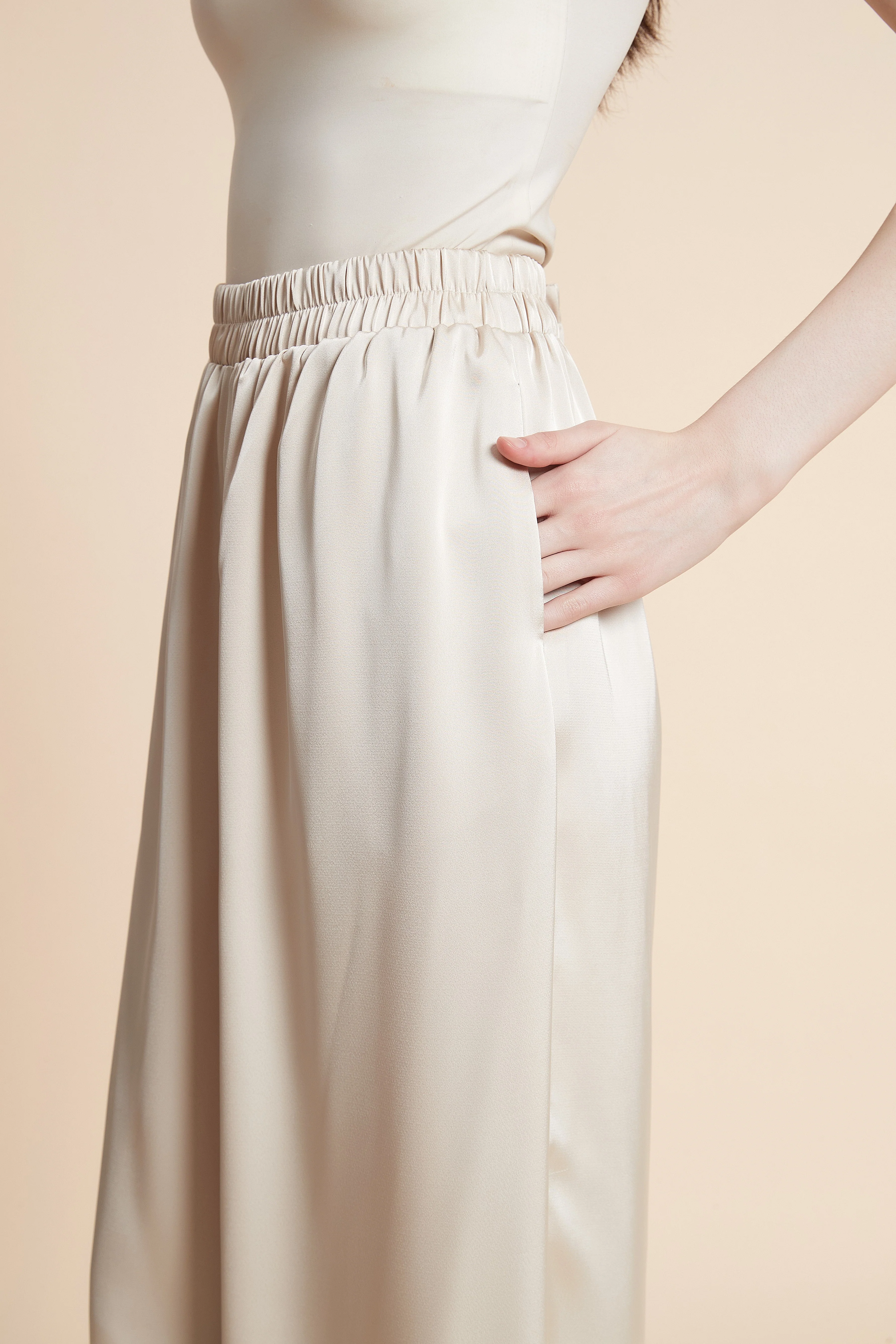 Plain Long Pants with Elastic Waist - Image 4