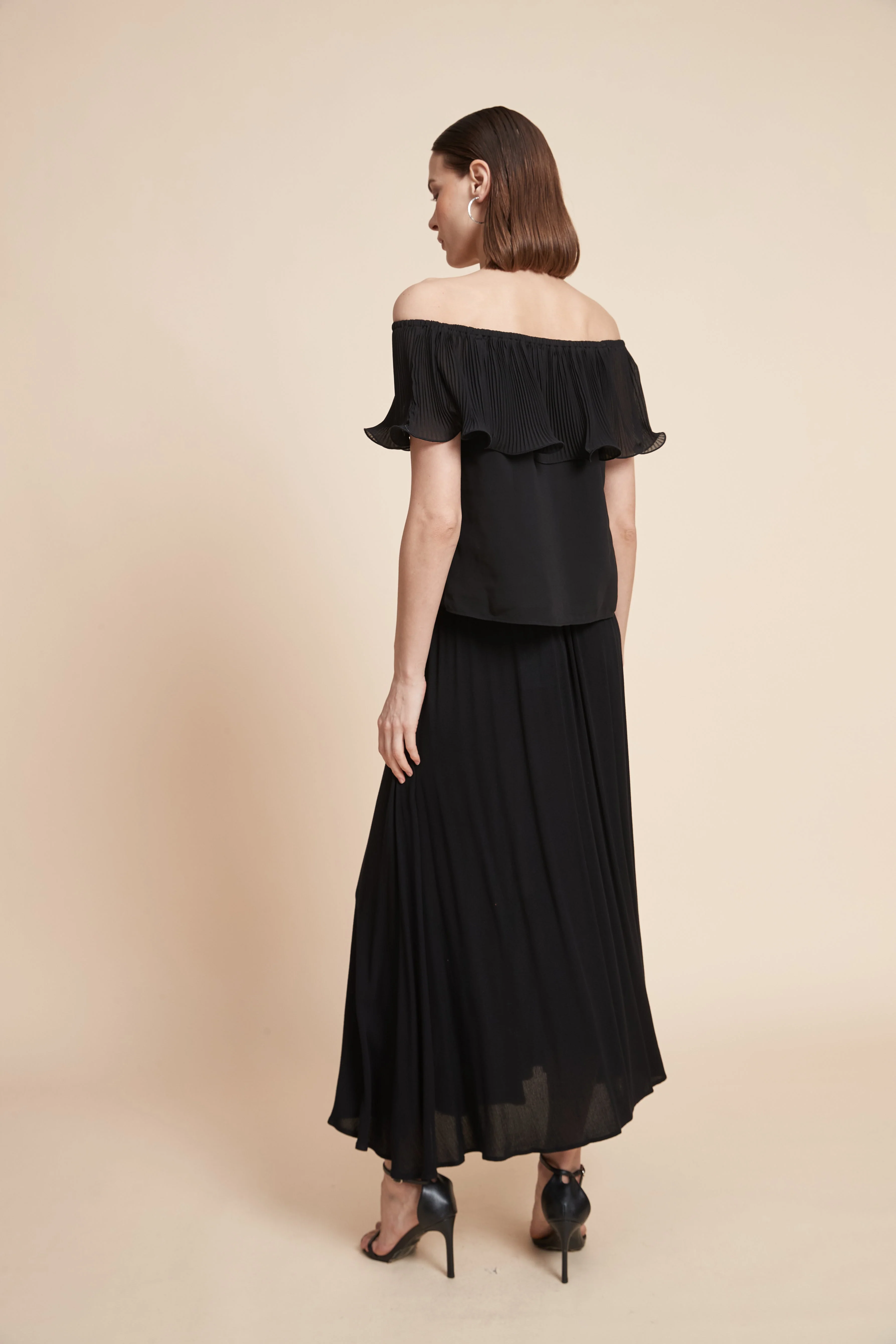 Plain Off-The-Shoulder Crop Top - Image 12