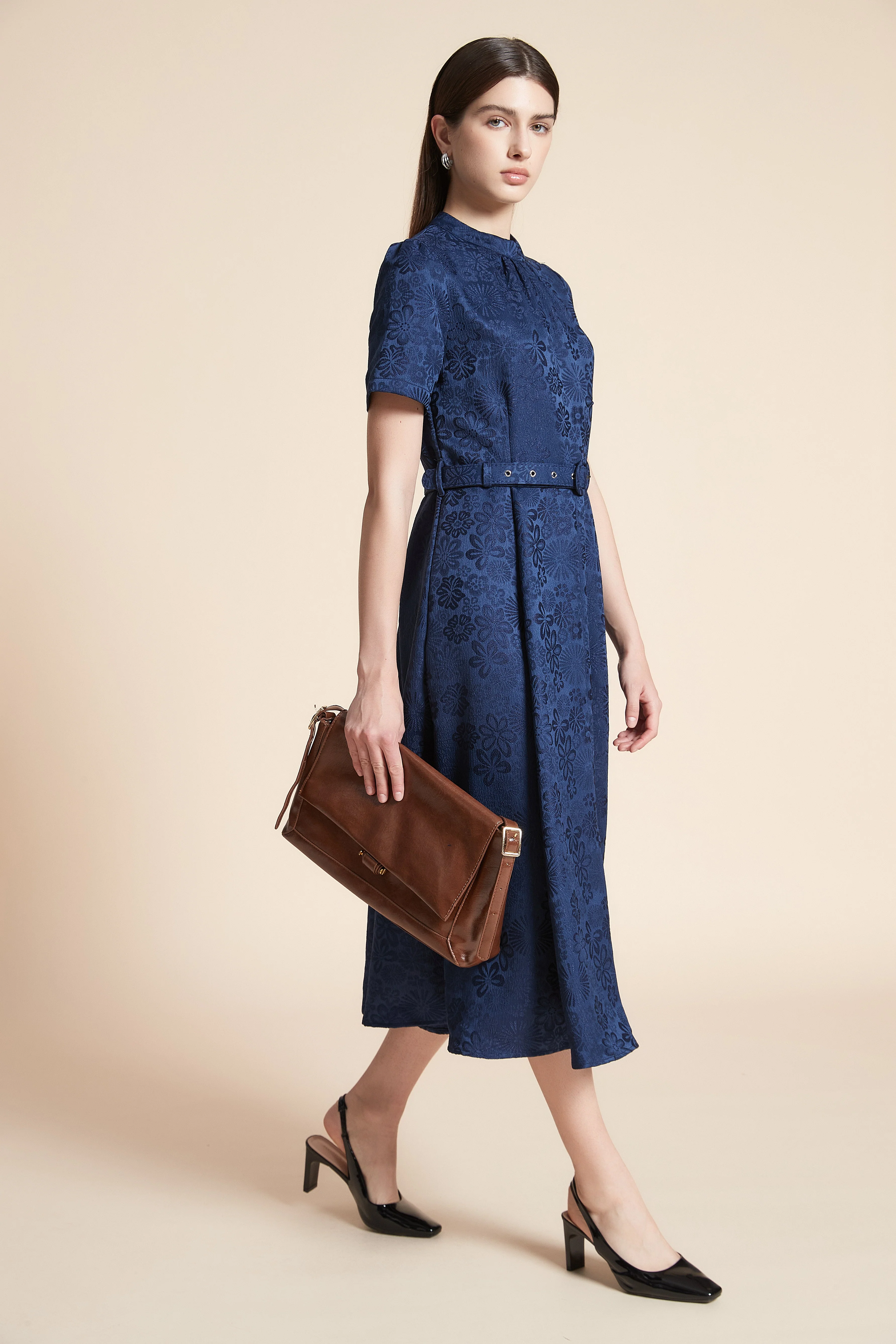 Print Midi Dress With Short Sleeves And A Belt - Image 4