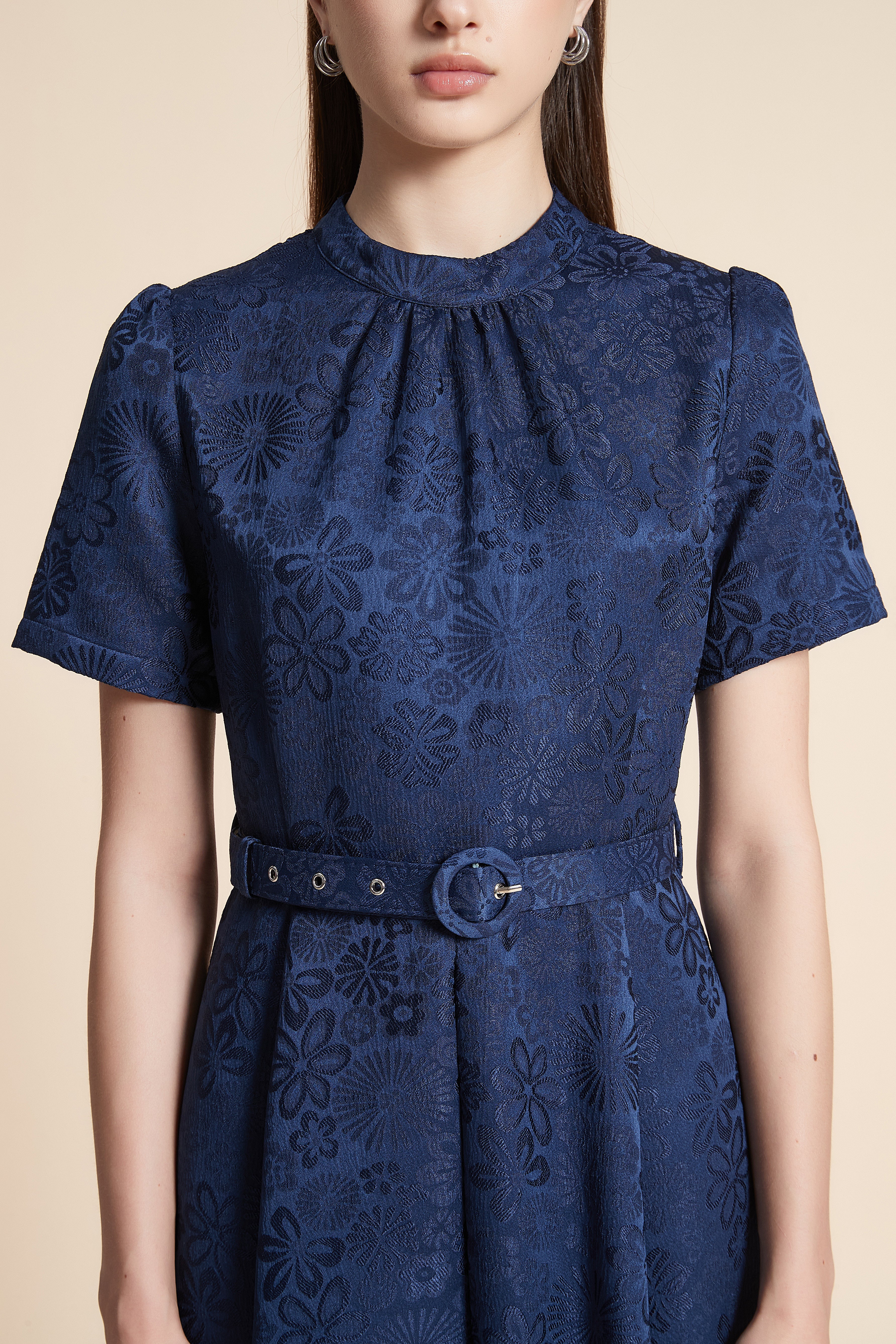 Print Midi Dress With Short Sleeves And A Belt - Image 5