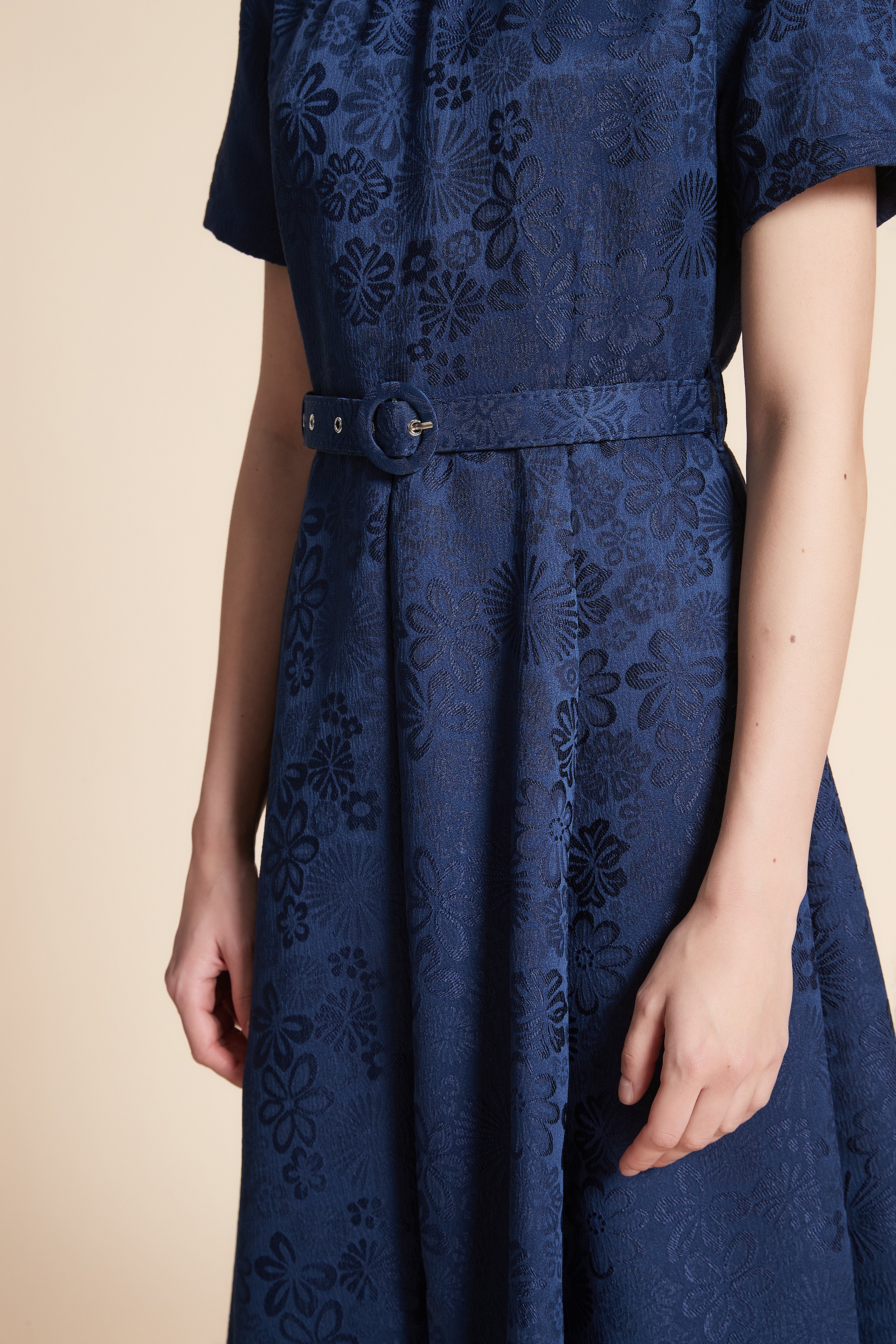 Print Midi Dress With Short Sleeves And A Belt - Image 6