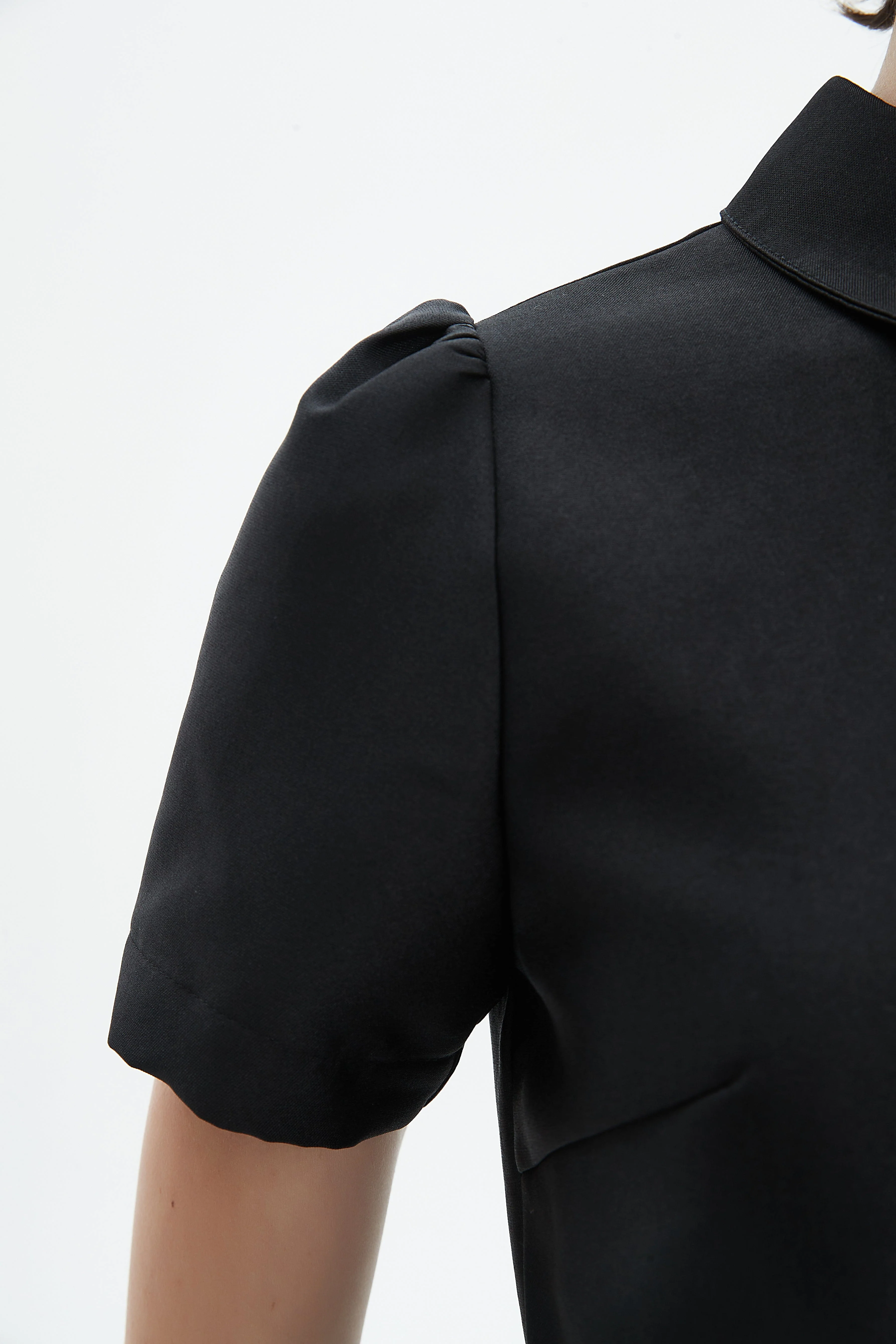 Knee-Length Half-Sleeve Dress With Lace Detailing - Image 4