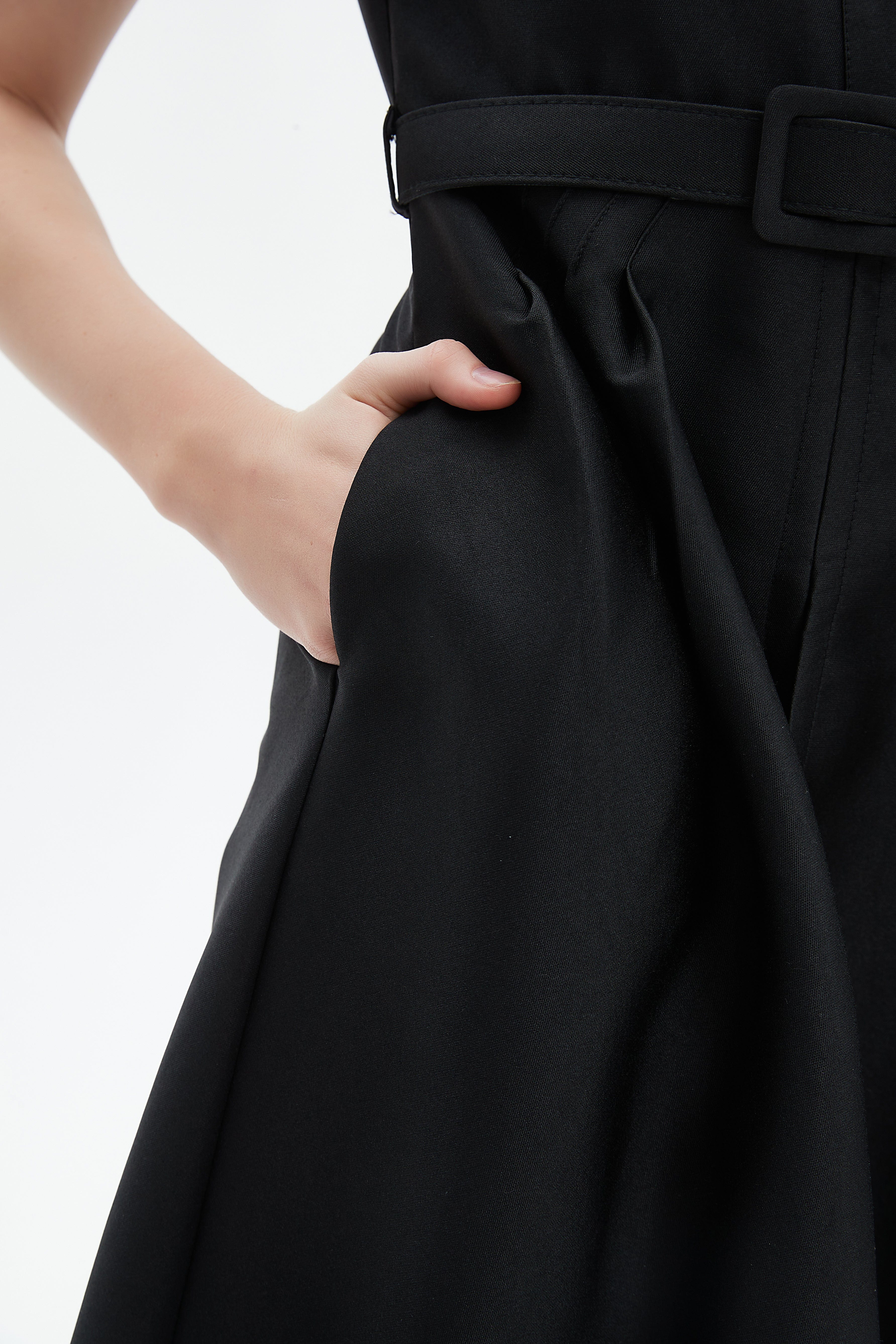 Knee-Length Half-Sleeve Dress With Lace Detailing - Image 5