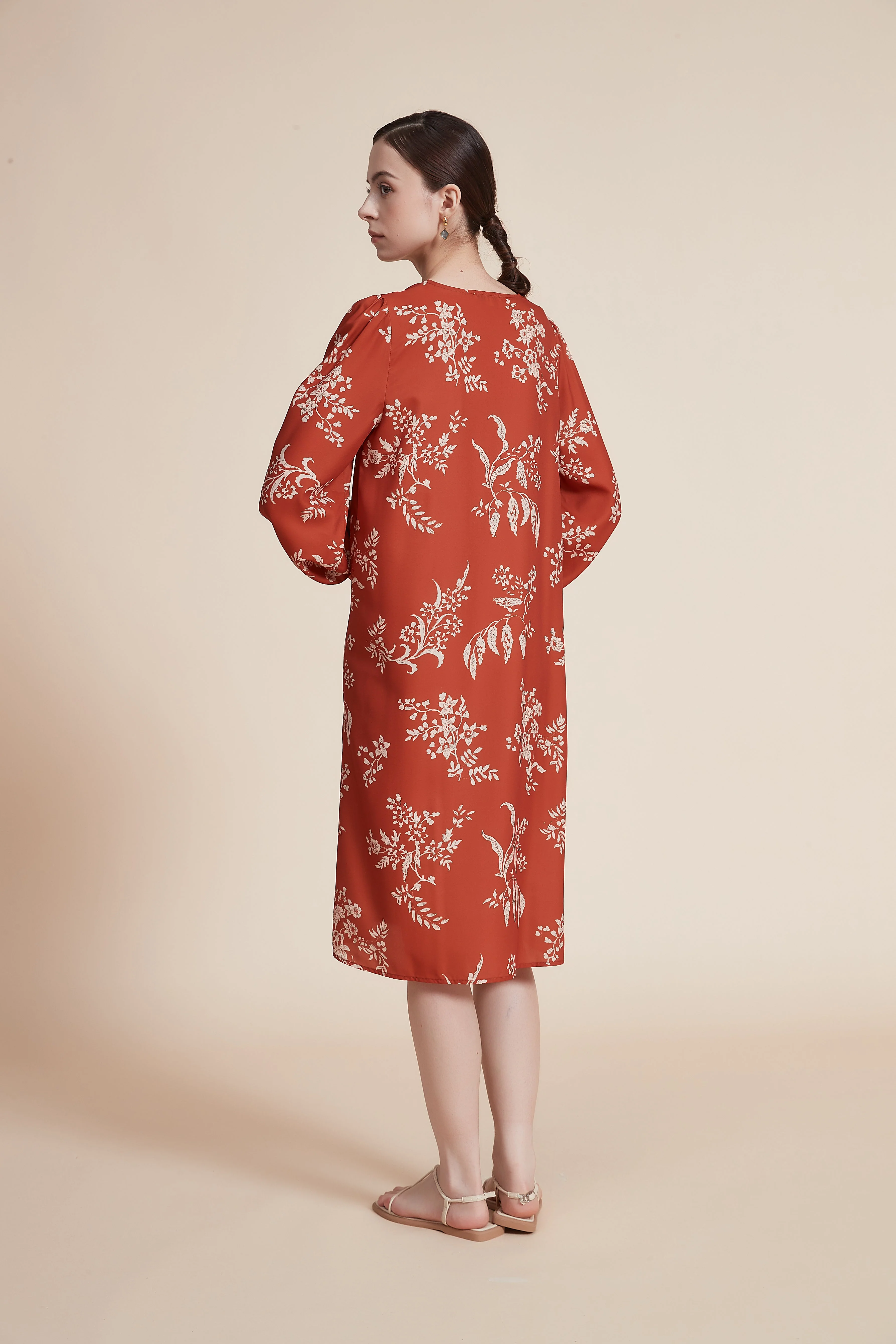 Knee-Length Floral Dress with Long Sleeves - Image 3