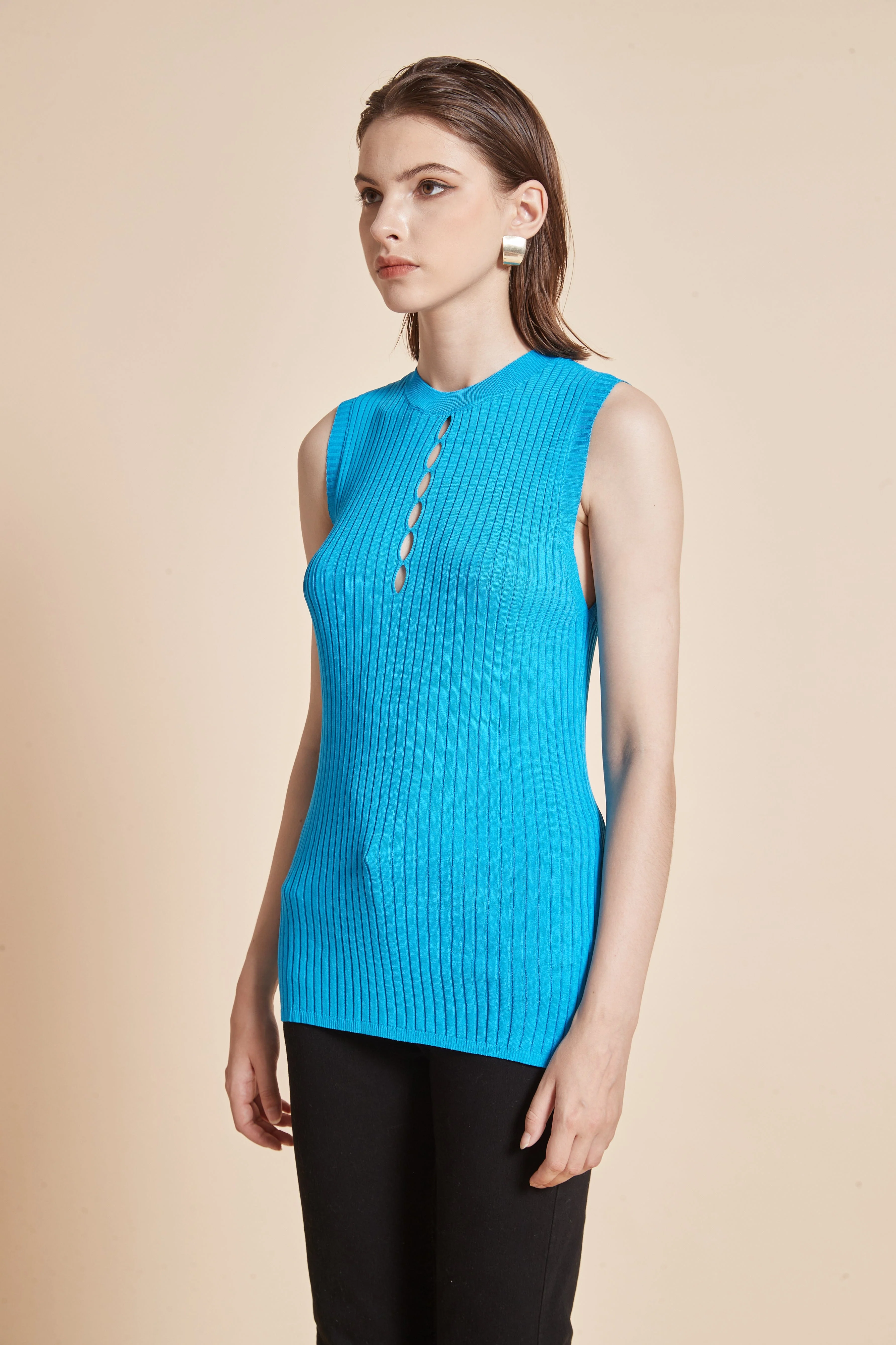 Sleeveless Blouse With Round Neck And Chest Cutouts - Image 3