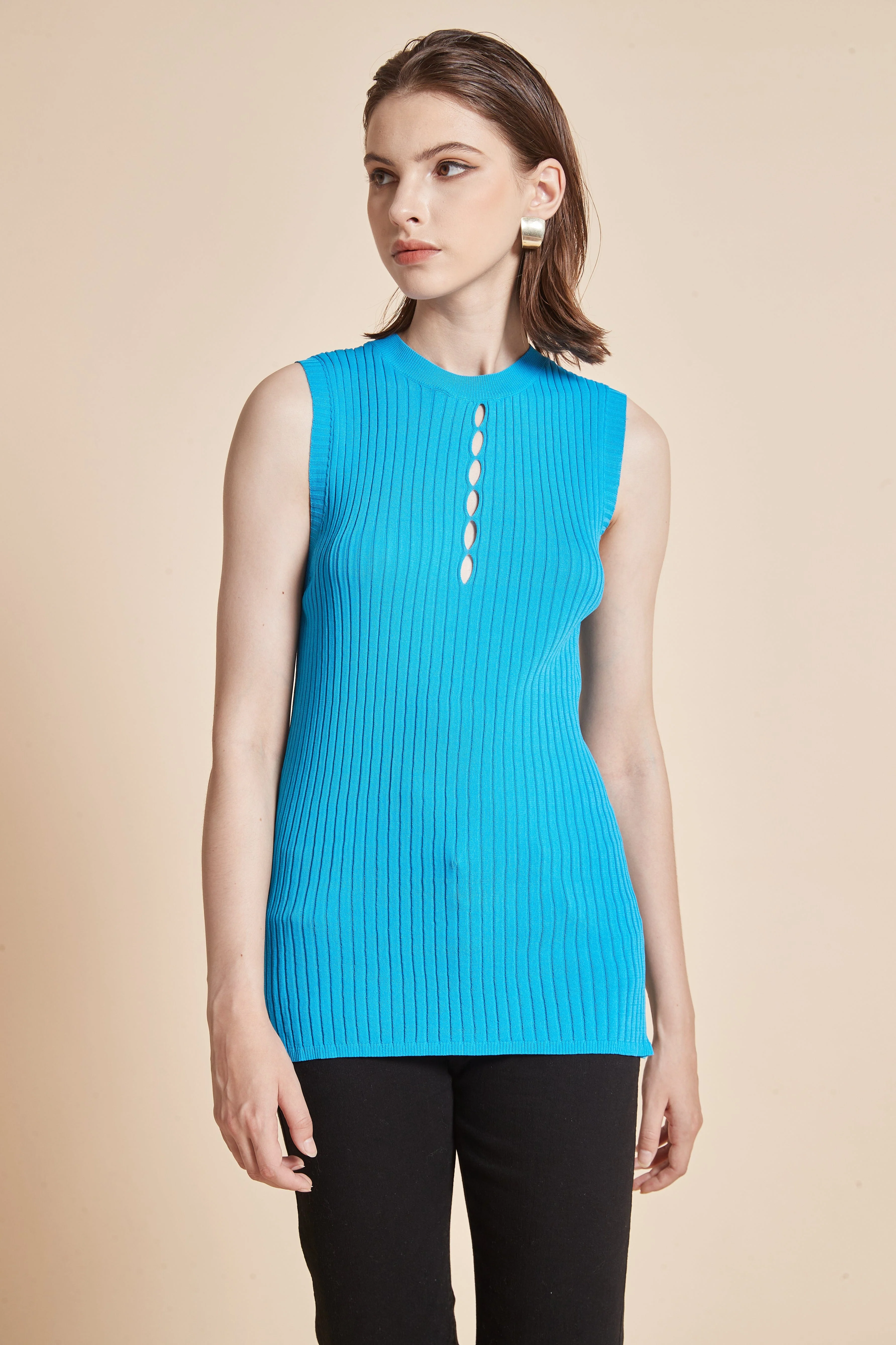 Sleeveless Blouse With Round Neck And Chest Cutouts - Image 5