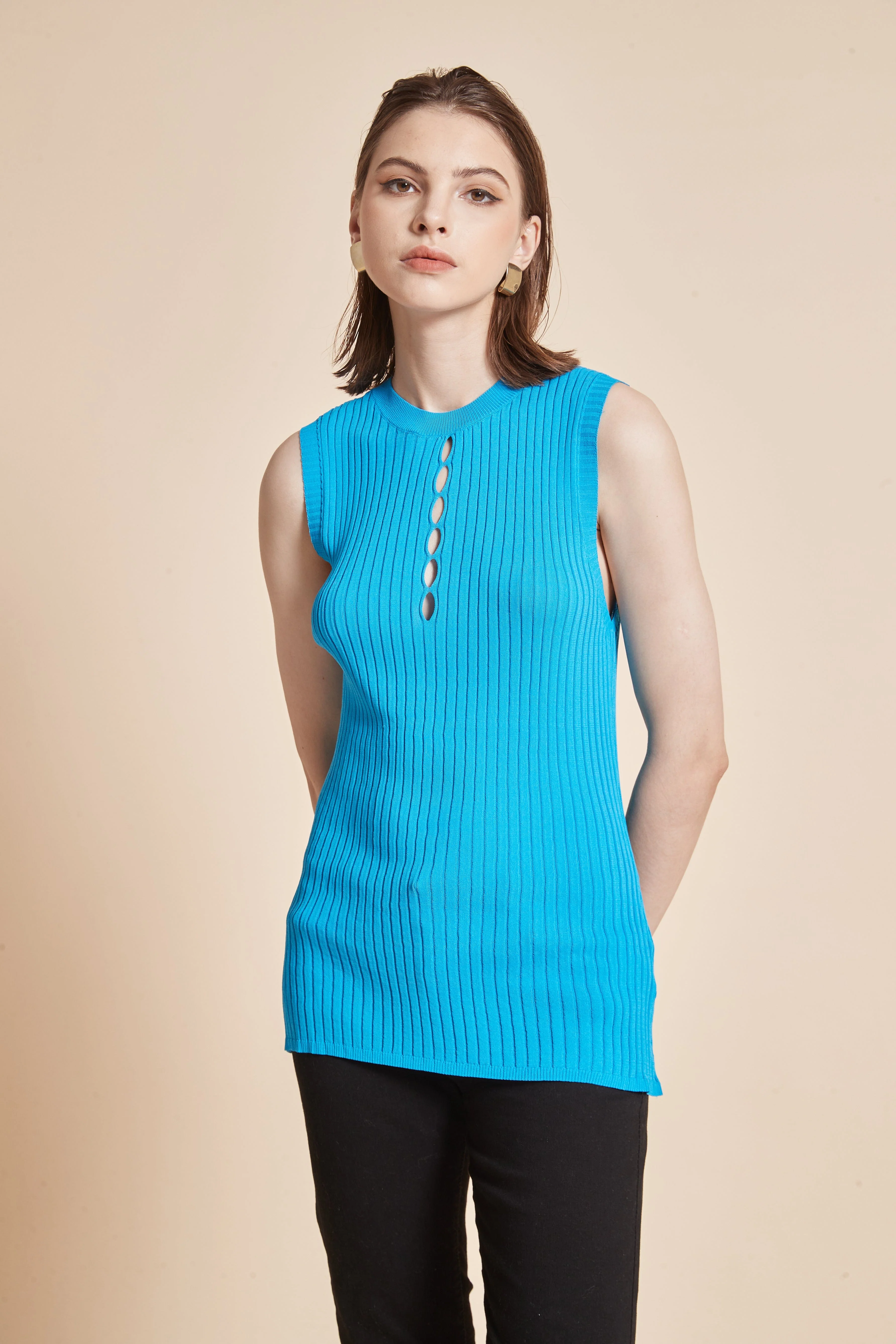 Sleeveless Blouse With Round Neck And Chest Cutouts - Image 6