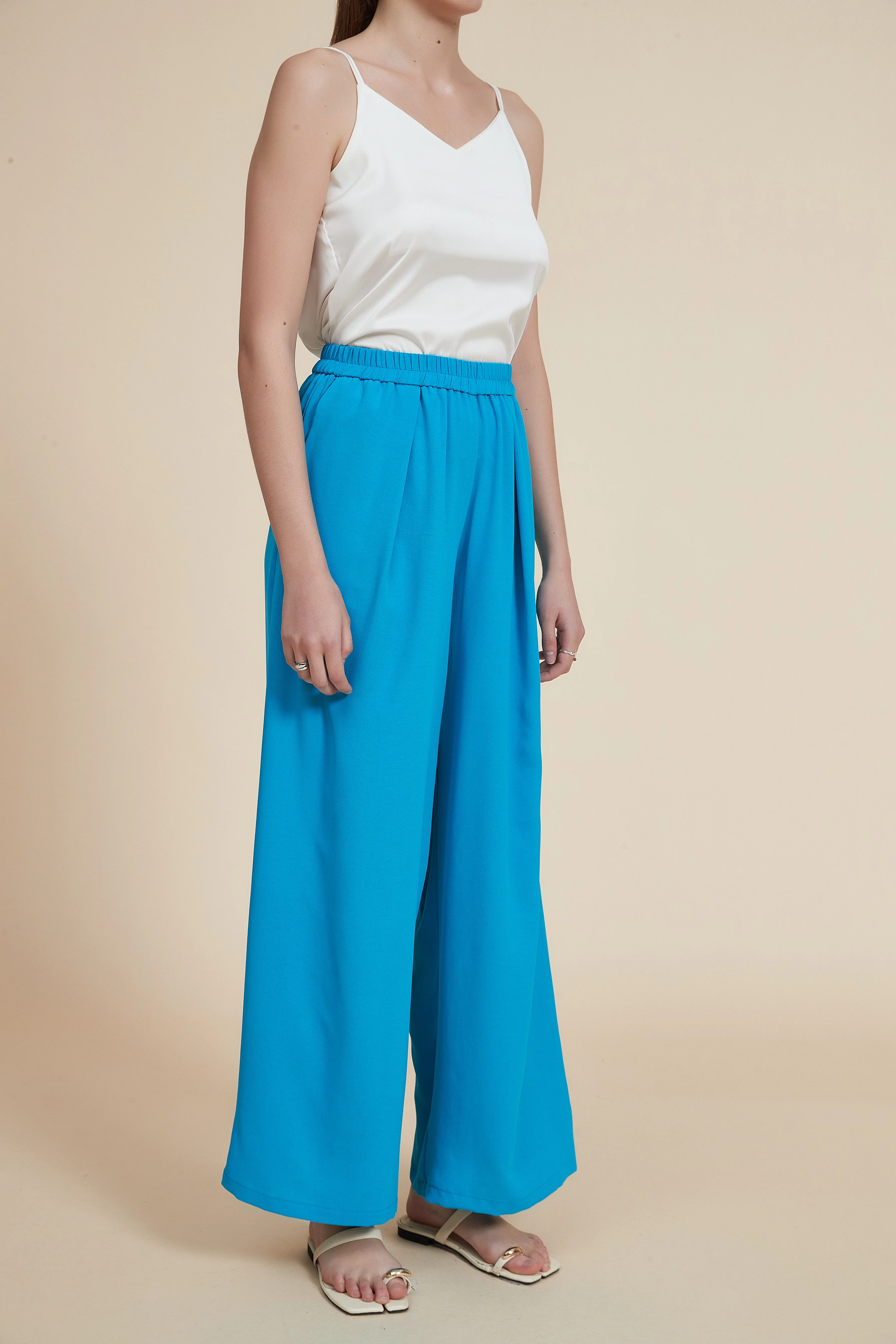 Plain Wide-Leg Trousers - Image 4