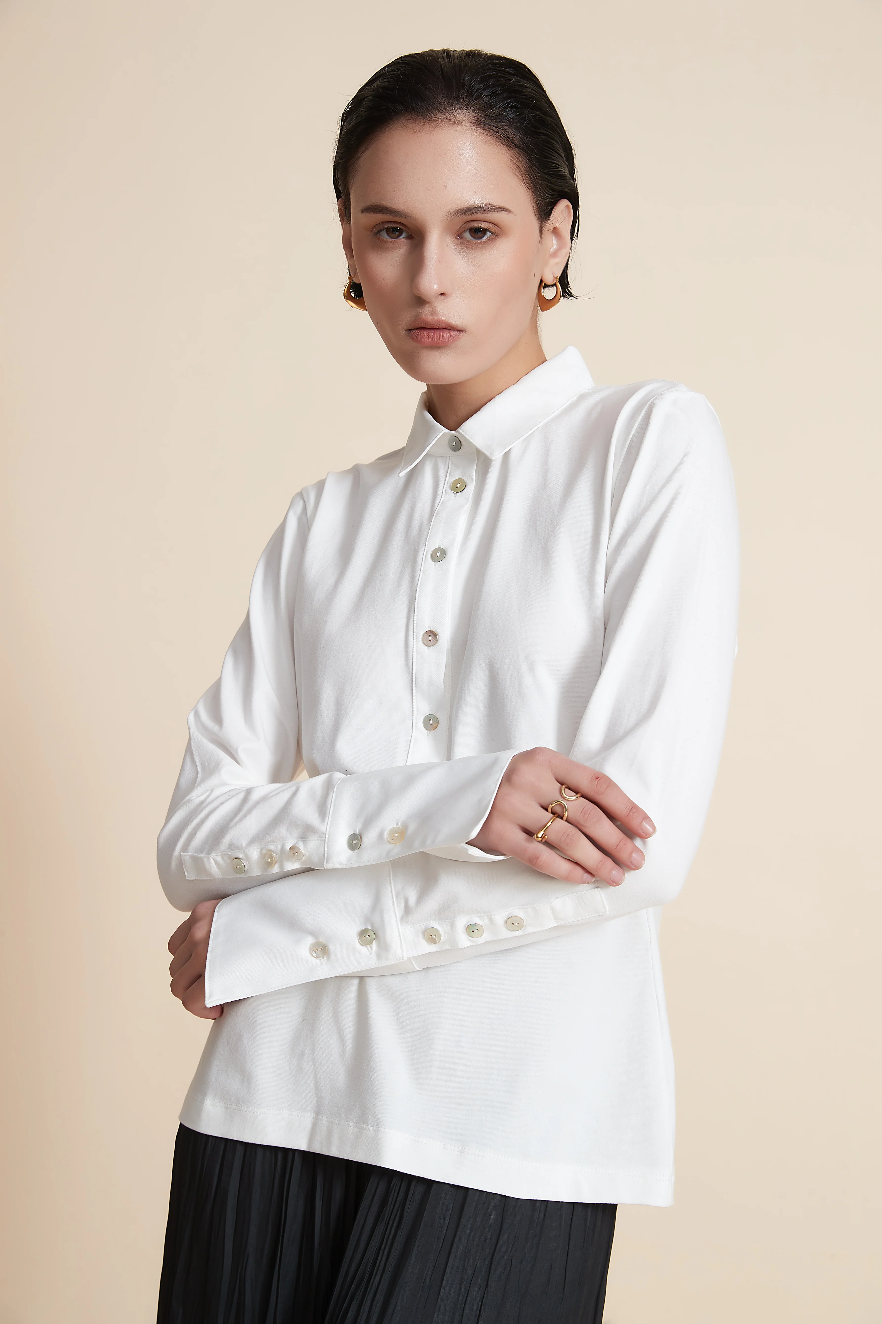 Long-sleeve blouse with a collar