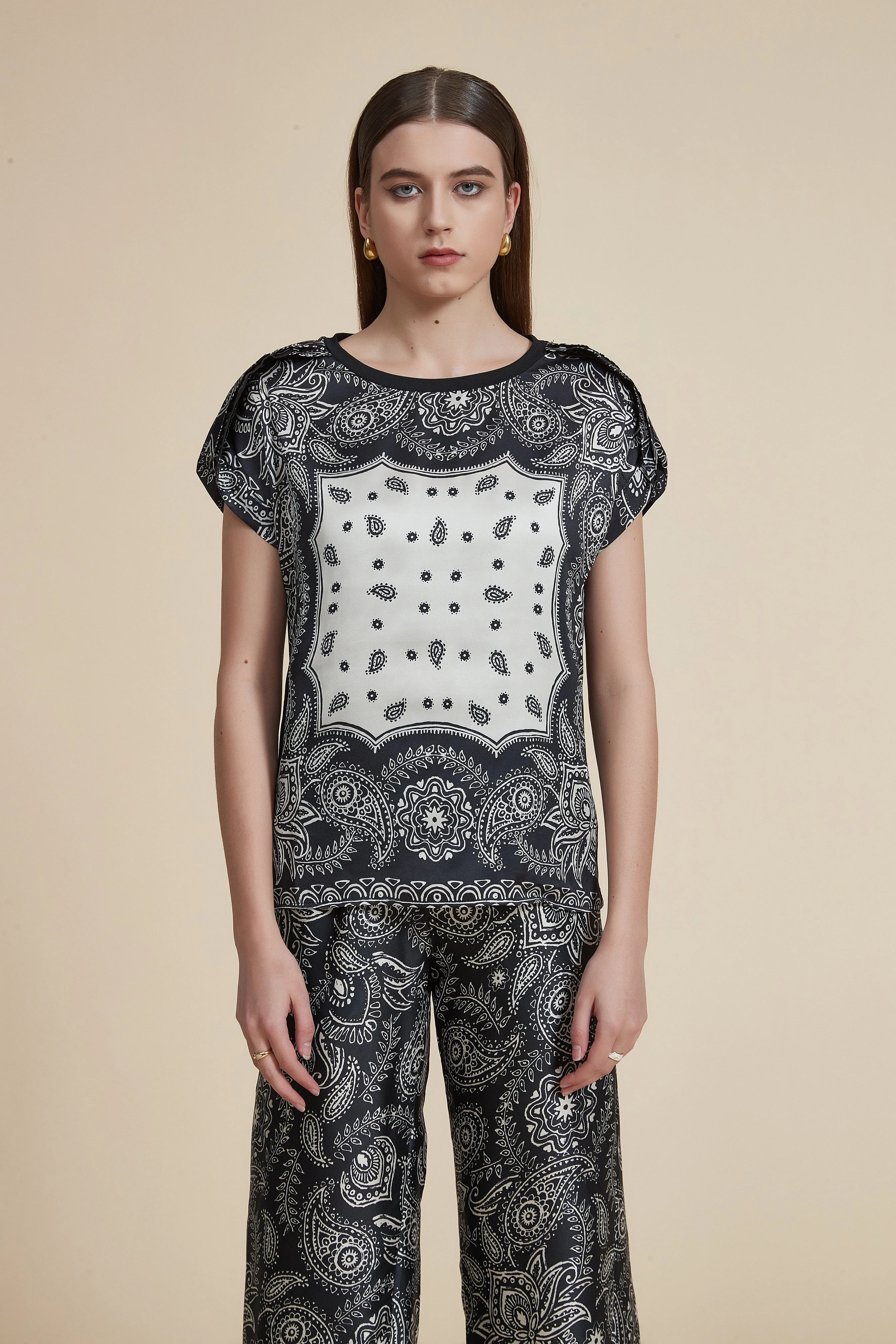 Short sleeve patterned blouse with round neck