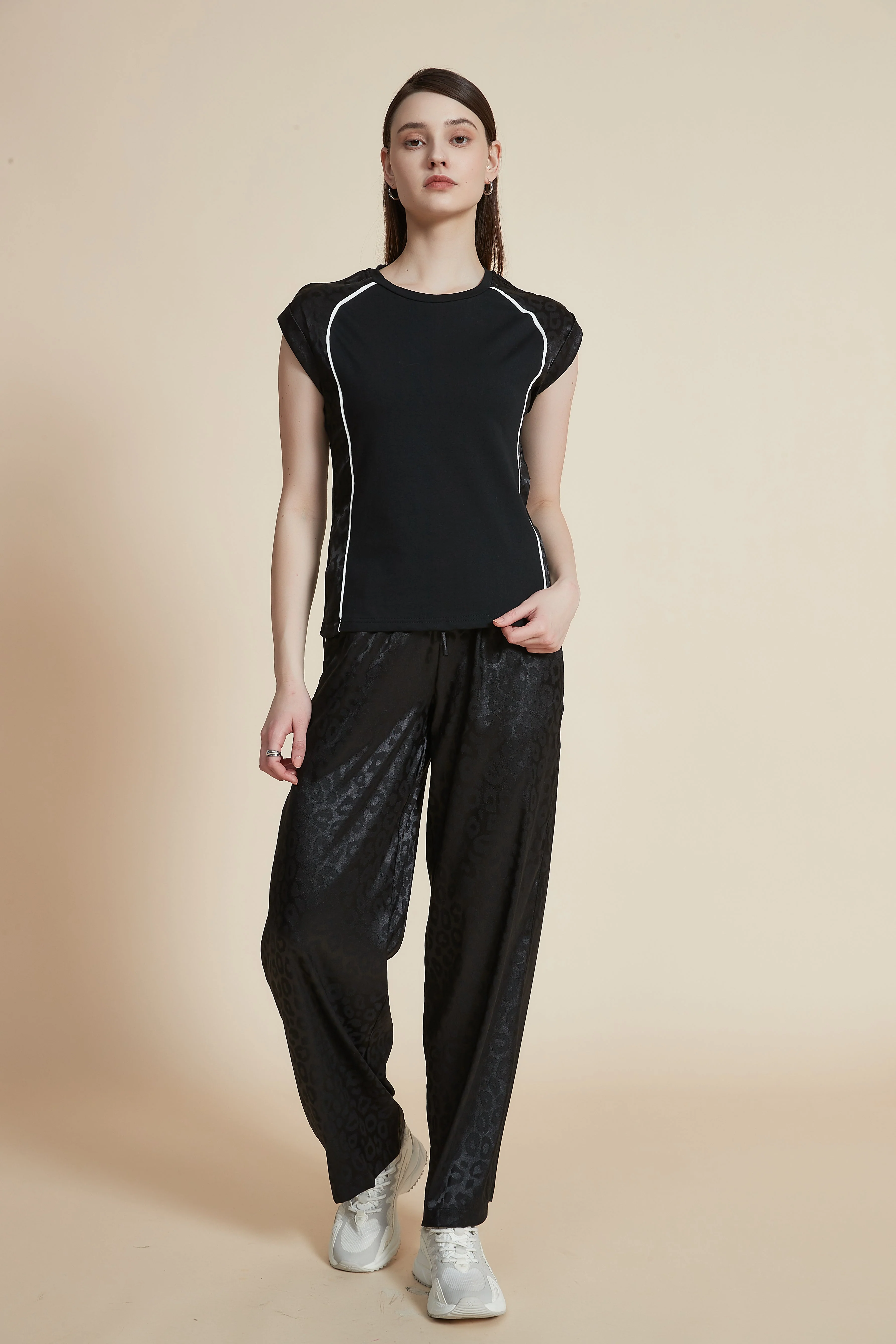 Plain sleeveless round neck t-shirt - Image 4