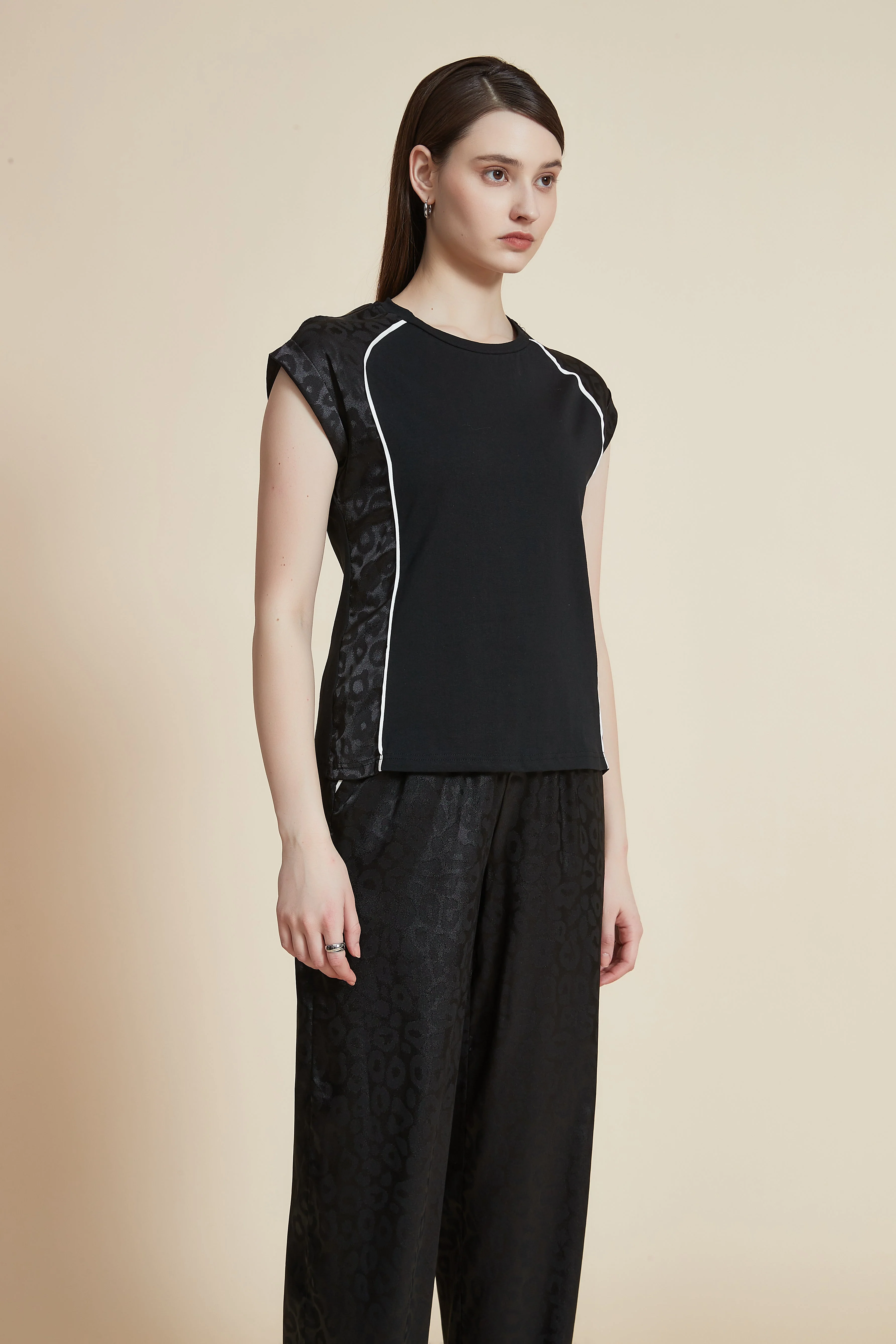 Plain sleeveless round neck t-shirt - Image 5