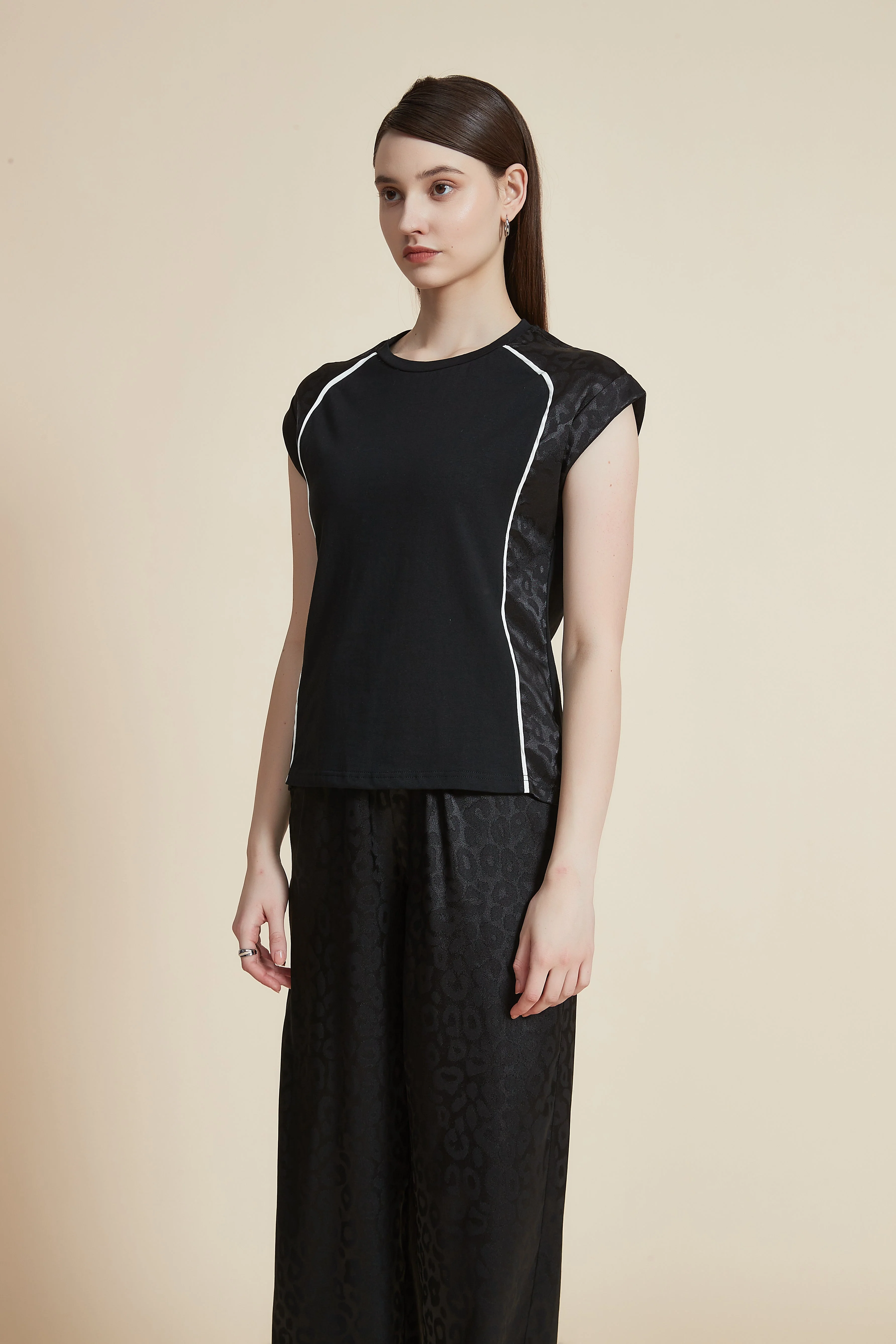 Plain sleeveless round neck t-shirt - Image 6