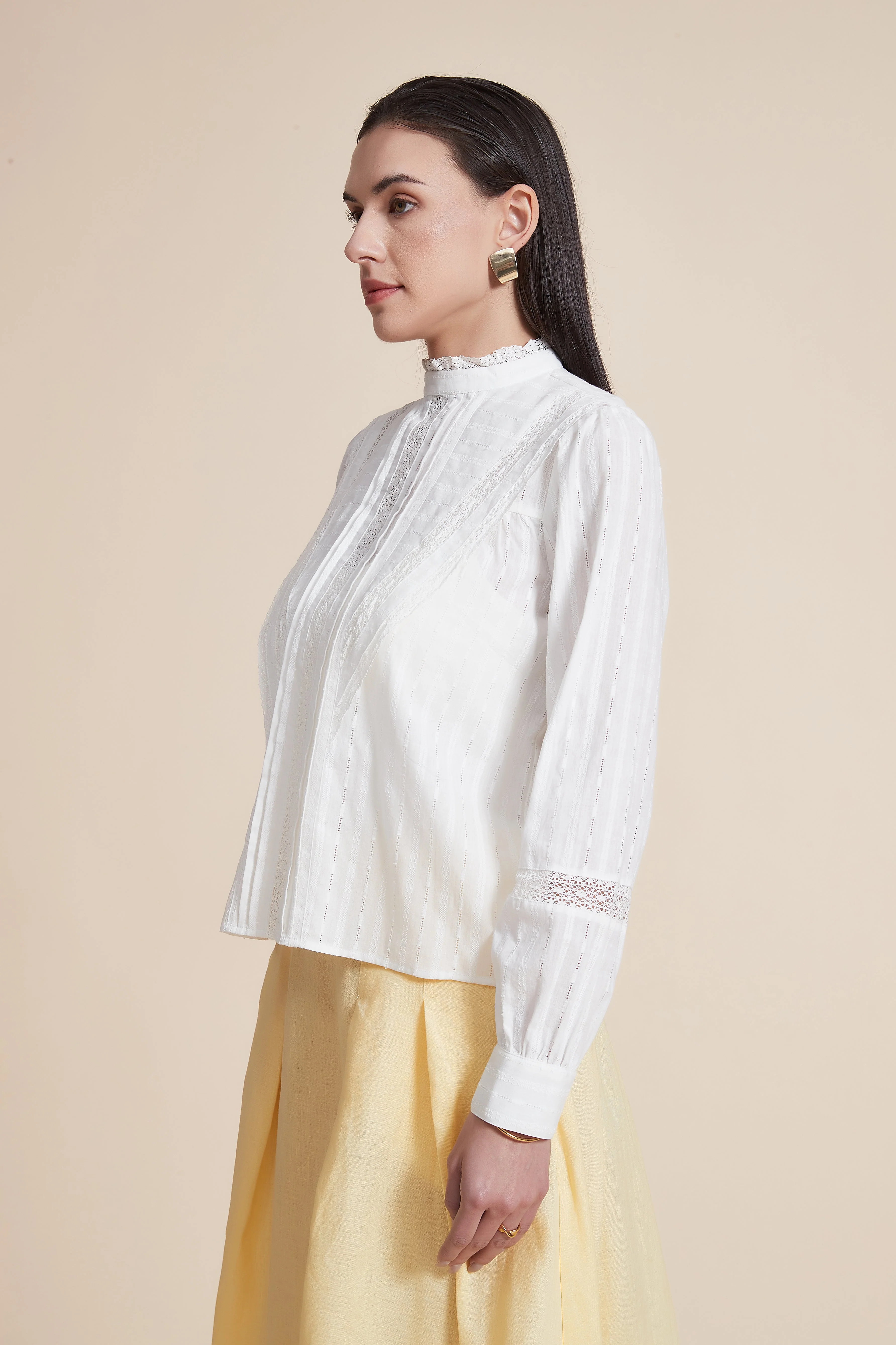 Embroidered Blouse with Lace Trim and Long Sleeves - Image 4