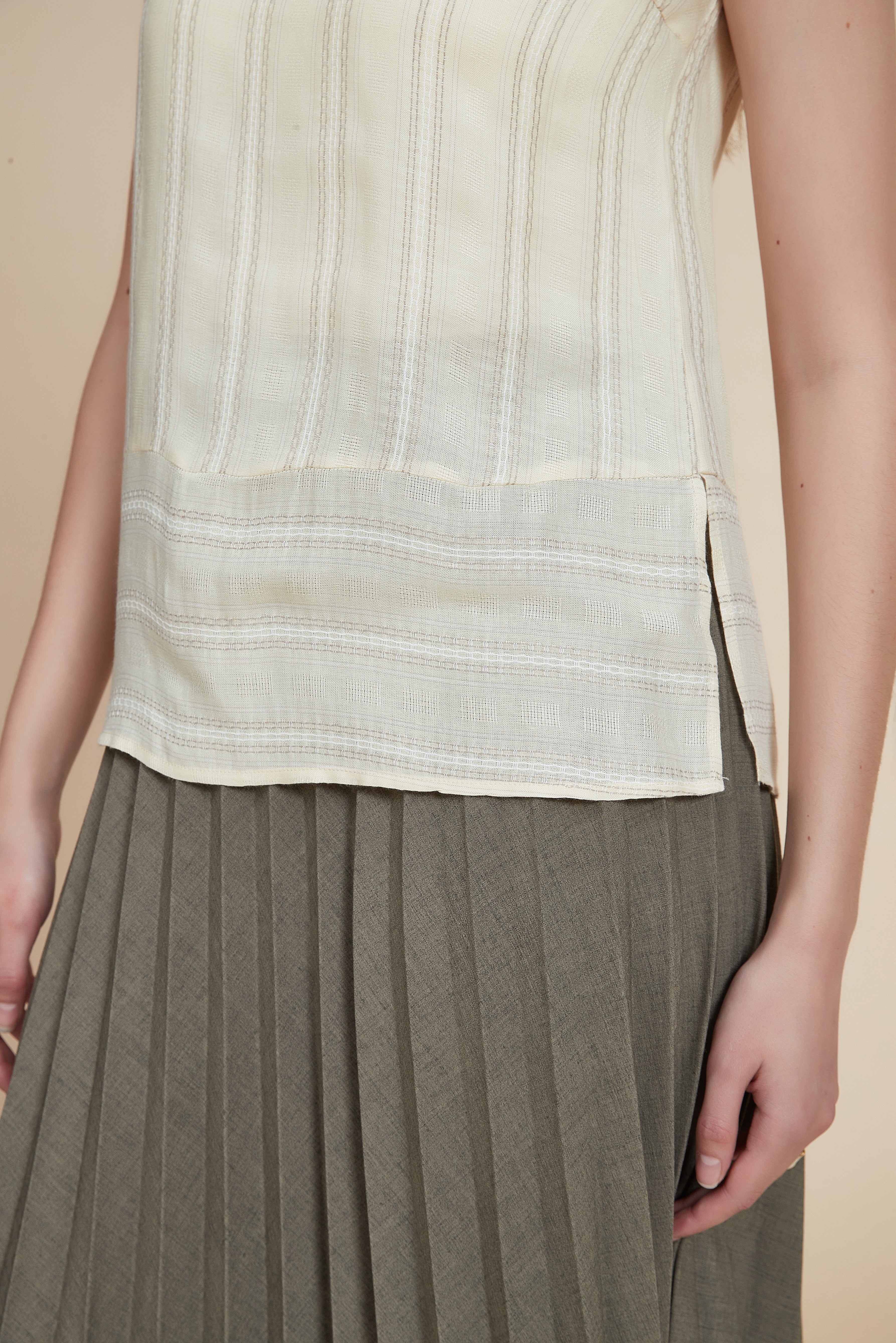Sleeveless waist-length blouse - Image 6