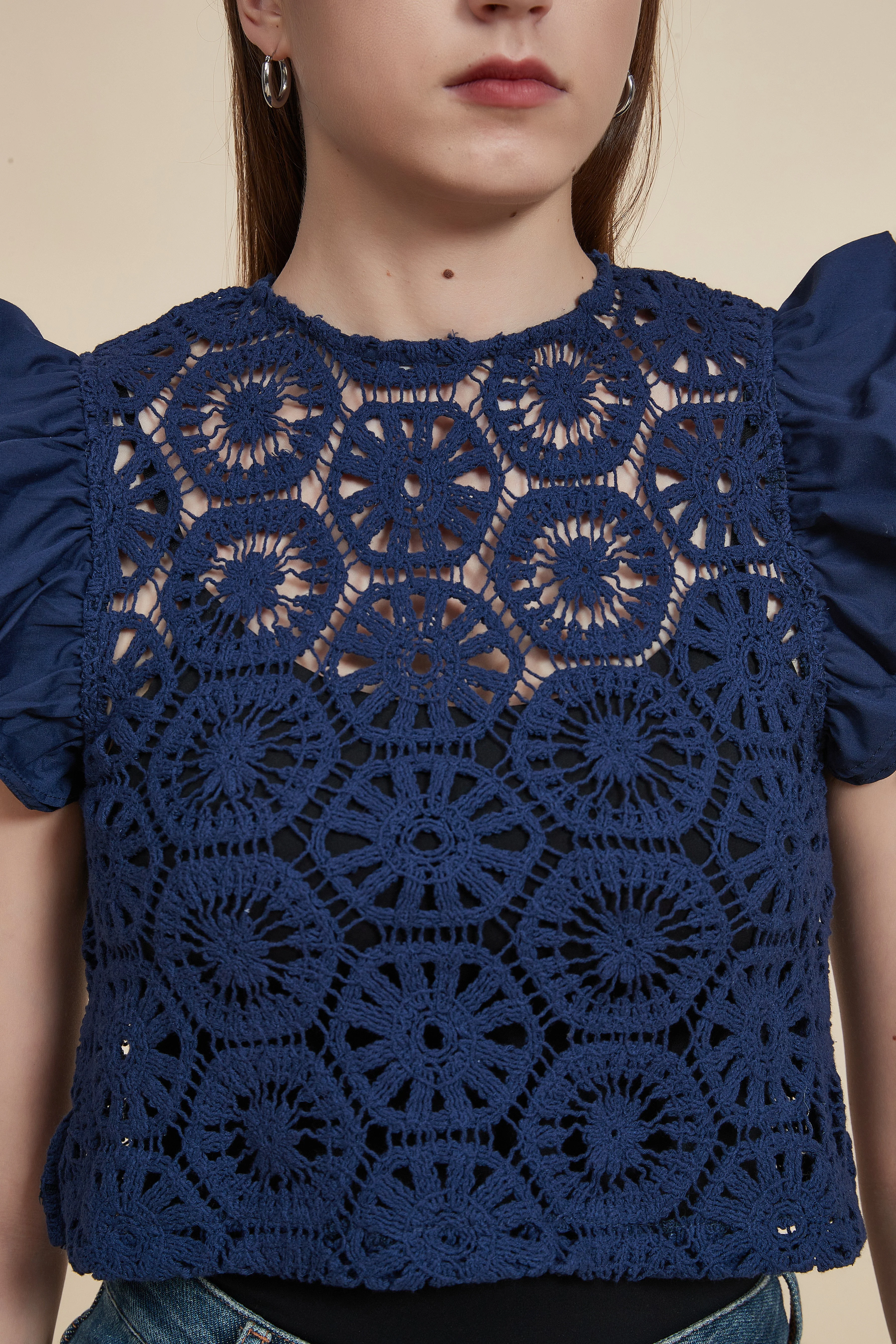 Sleeveless Lace Crop Top - Image 4