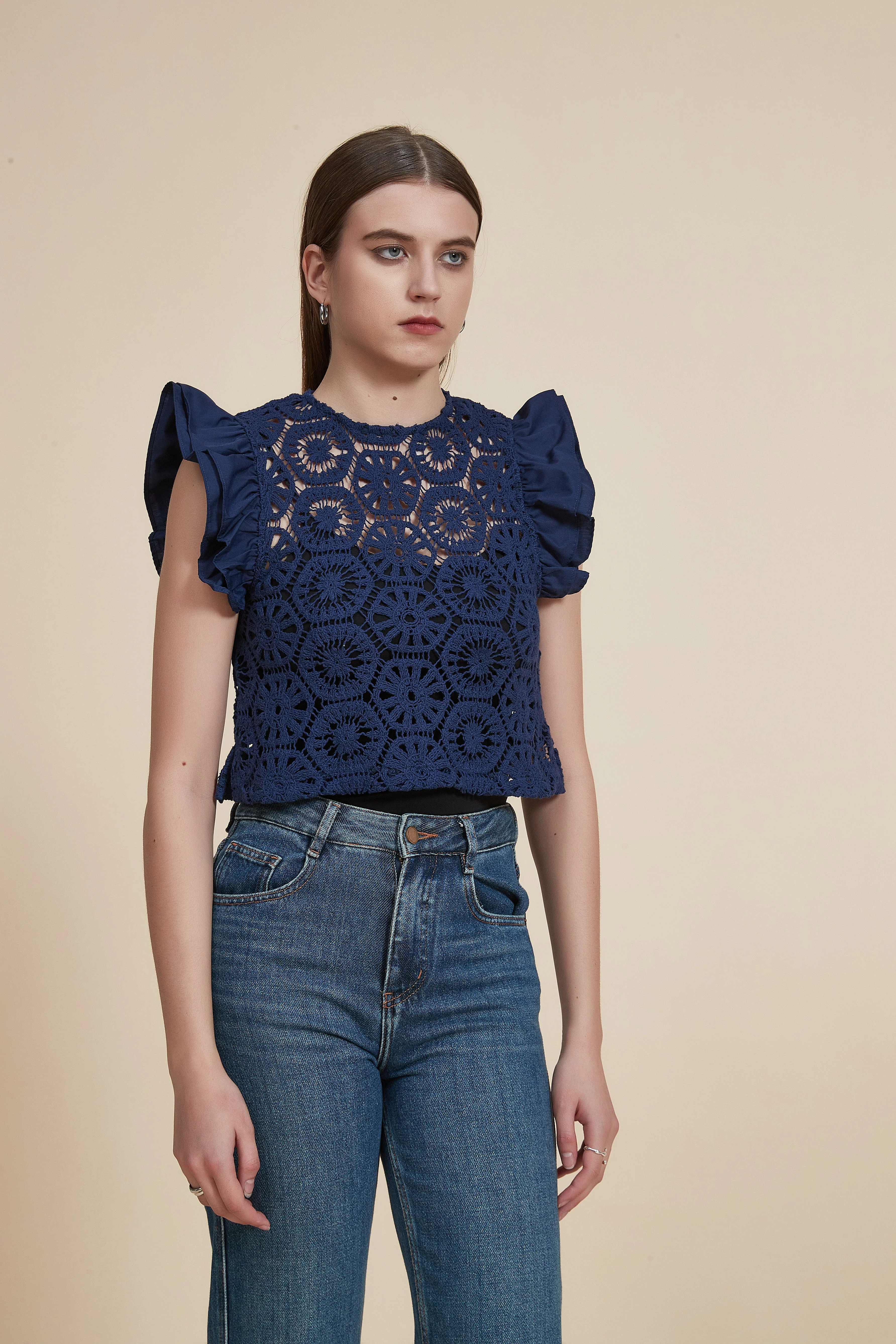 Sleeveless Lace Crop Top - Image 5