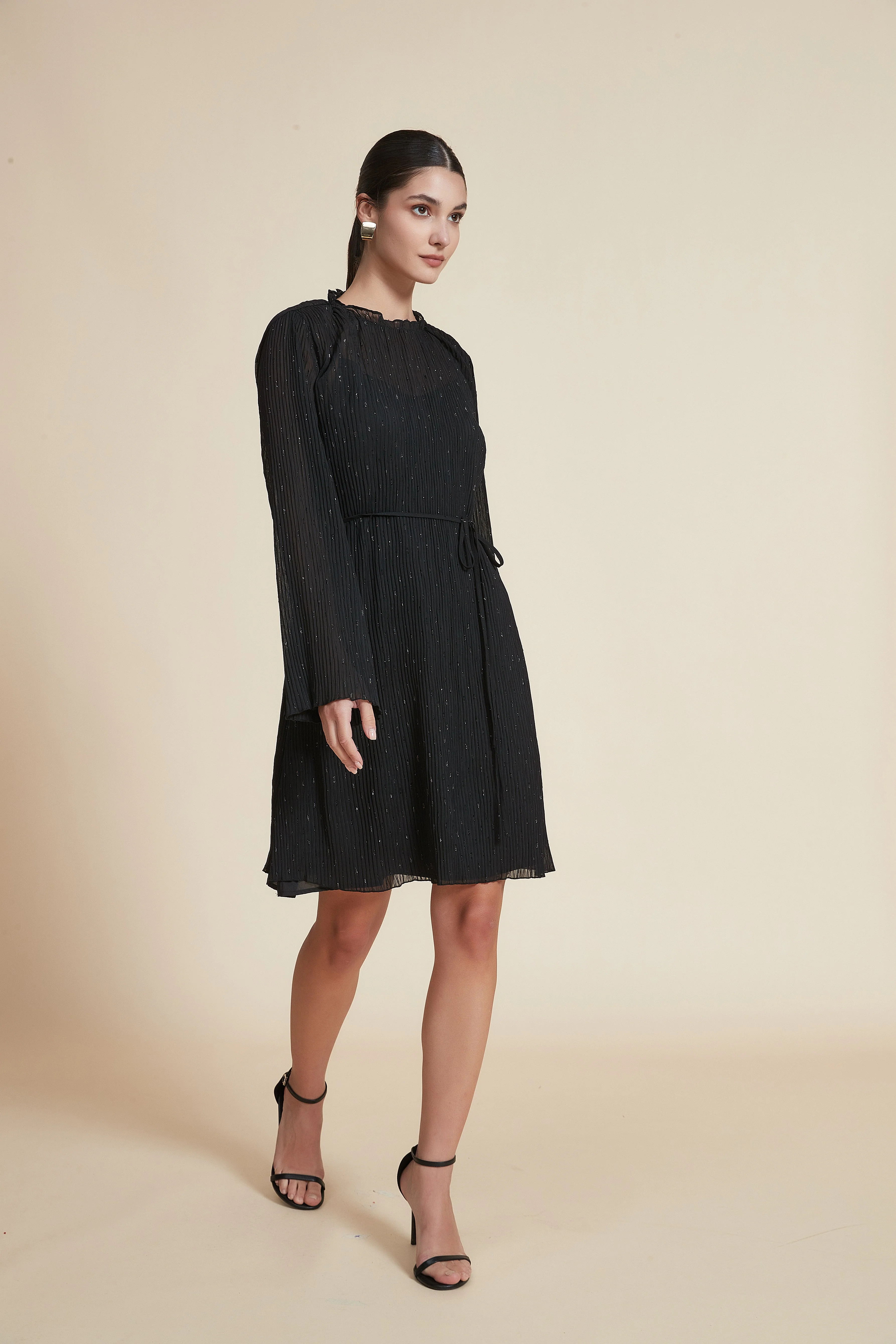 Long-Sleeve Pleated Short Dress with Loose Fit - Image 4