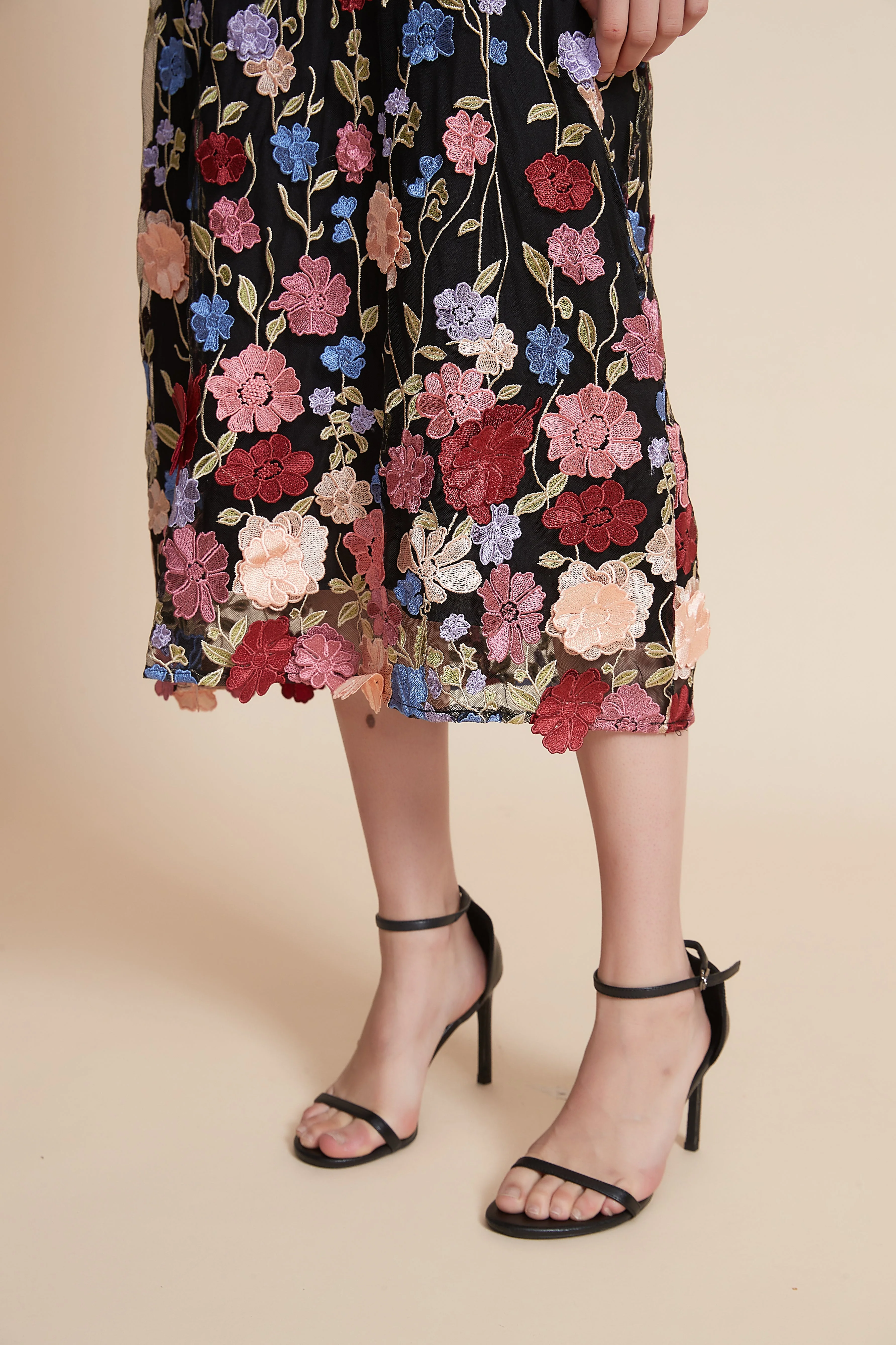 Embroidered Midi Skirt with Flowers - Image 4