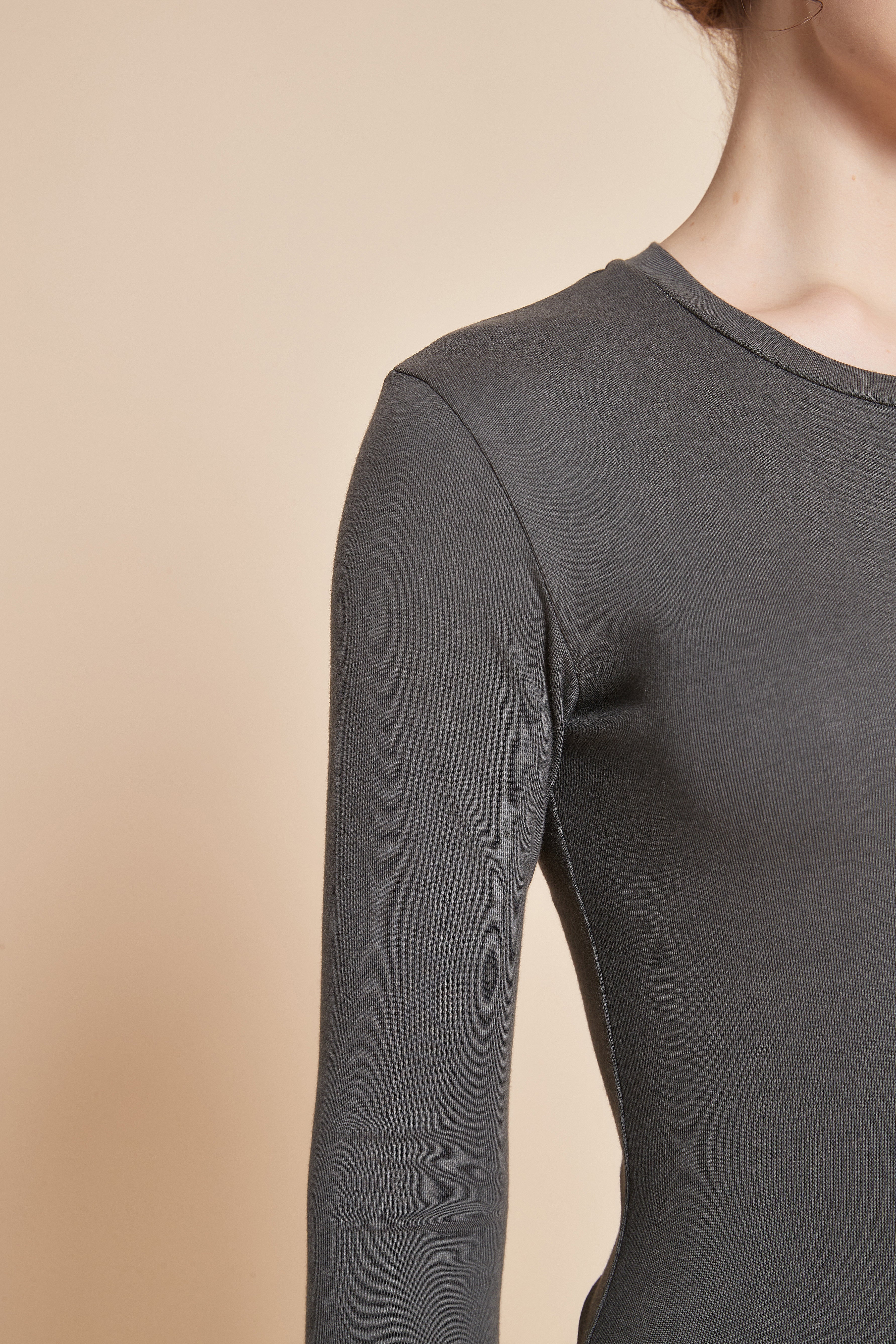 Plain Blouse With Round Neck And Long Sleeves - Image 9