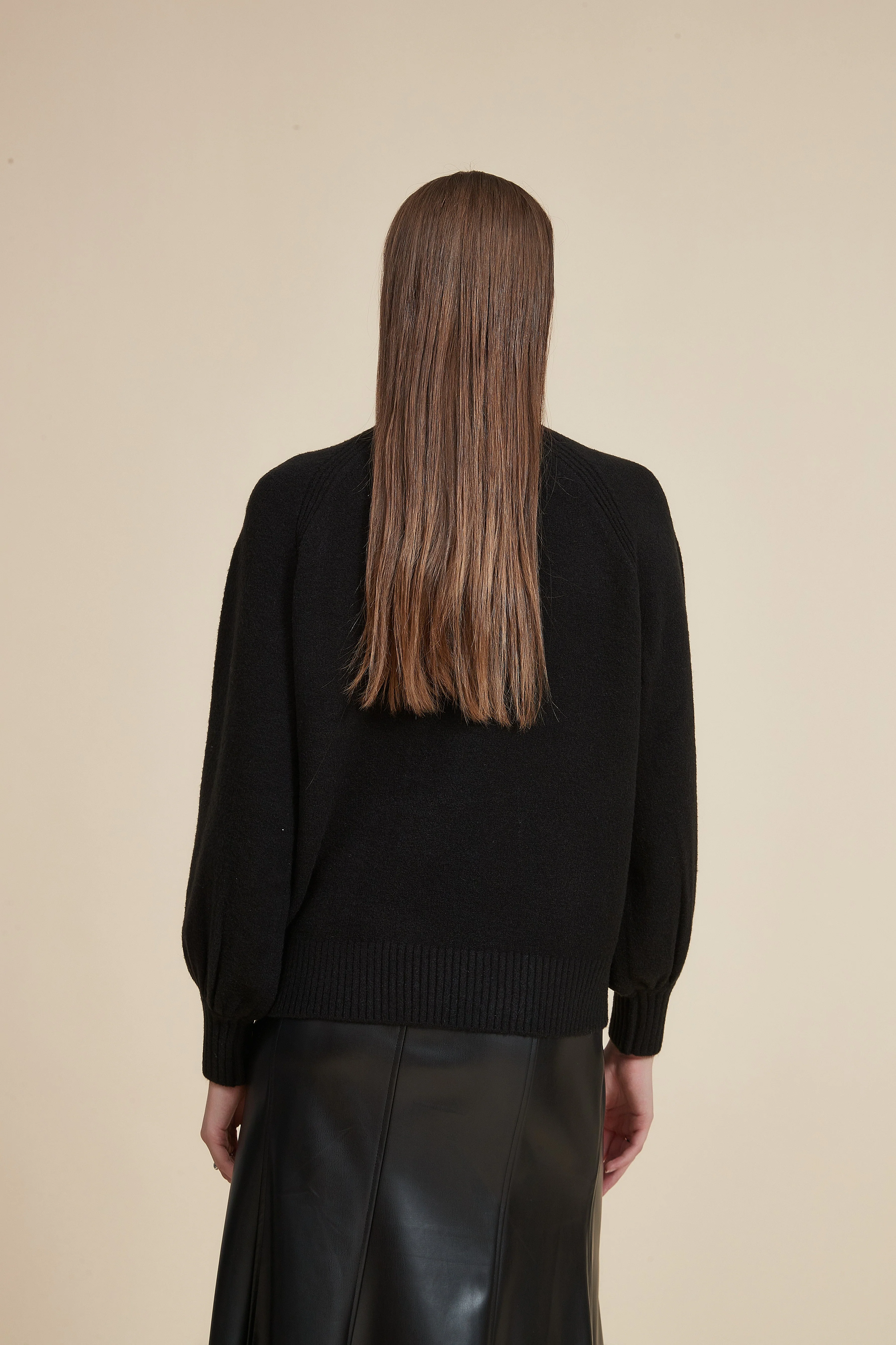 Oversized Sweater with Round Neck and Long Sleeves - Image 12