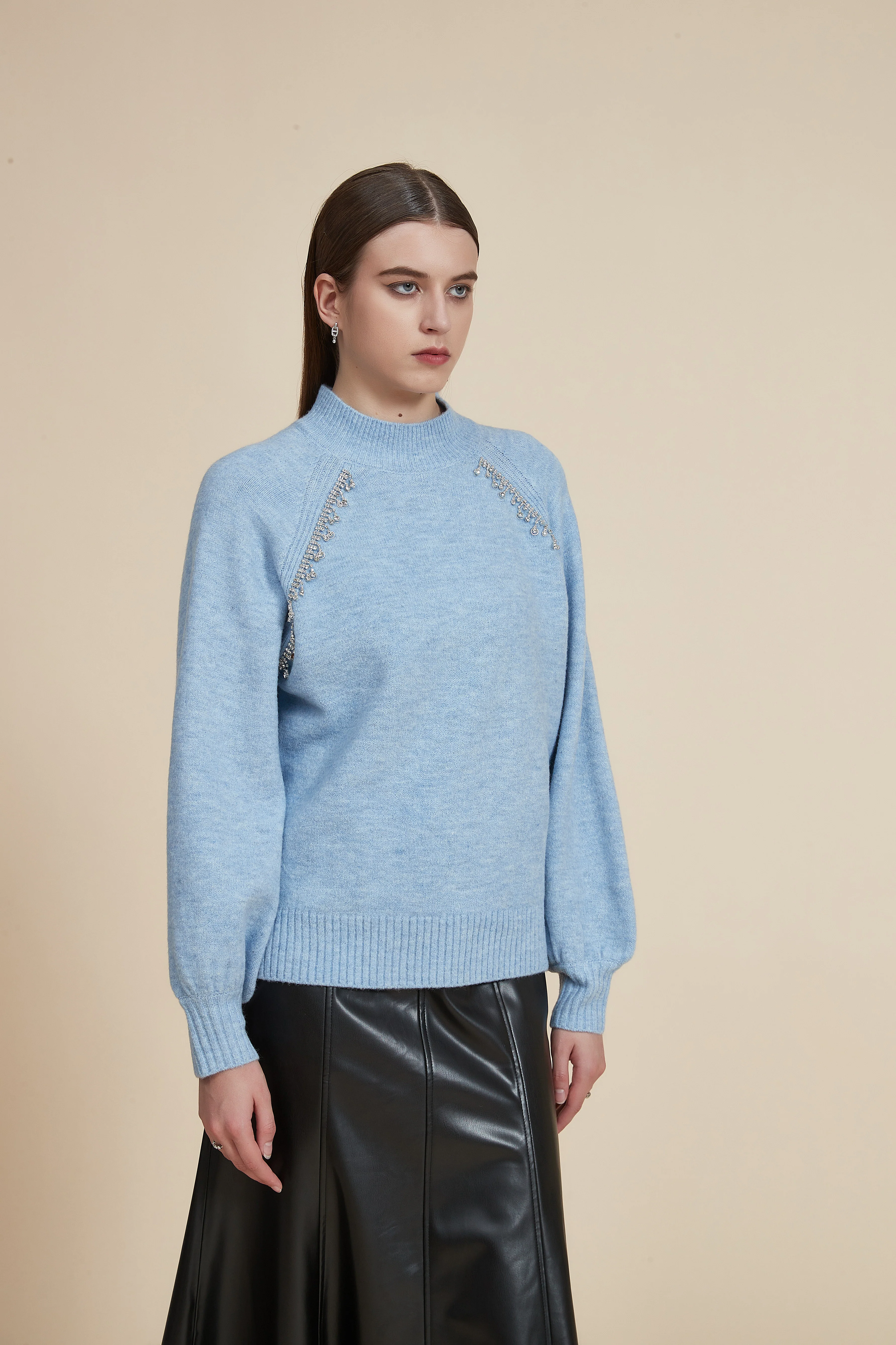 Oversized Sweater with Round Neck and Long Sleeves - Image 3