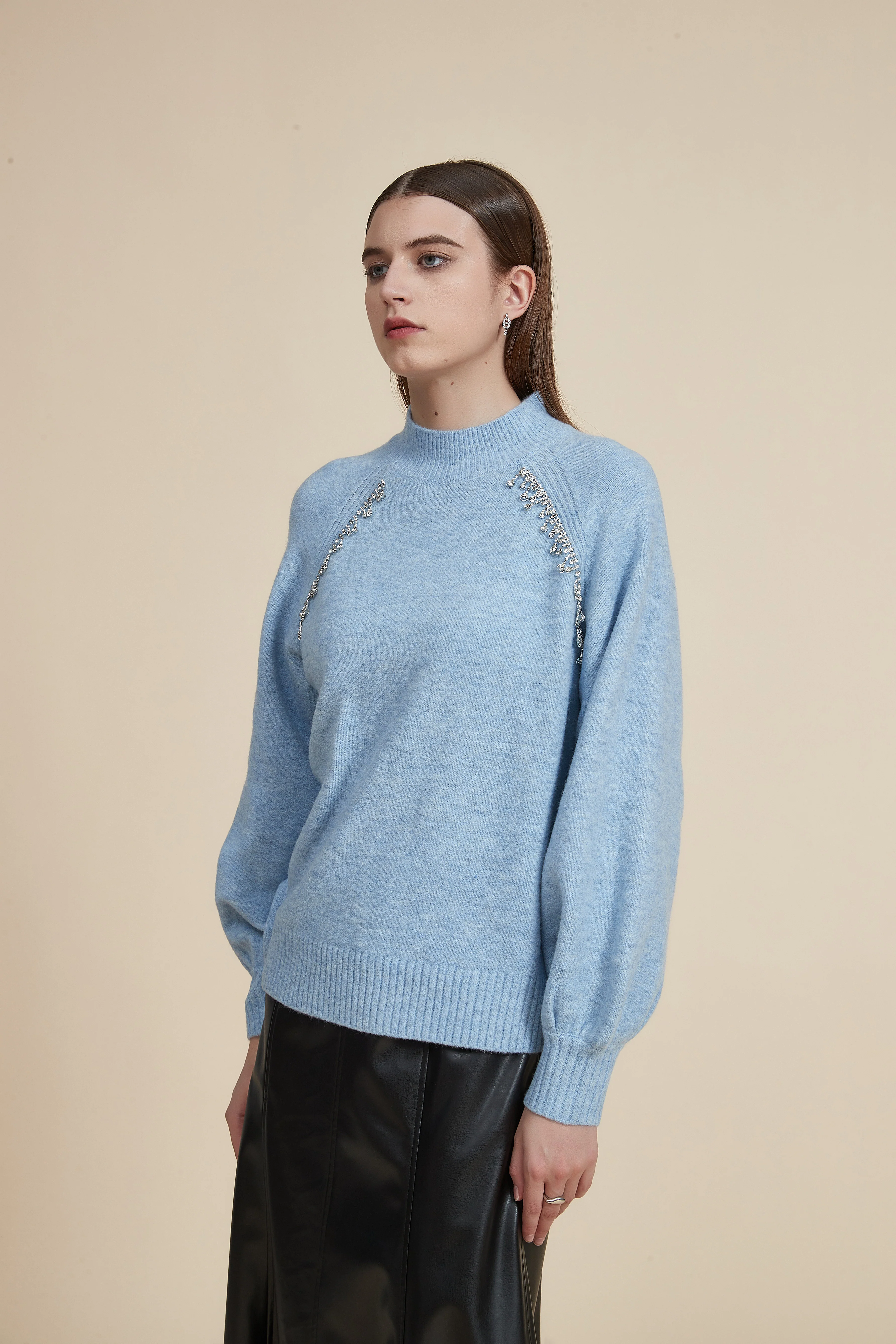 Oversized Sweater with Round Neck and Long Sleeves - Image 4