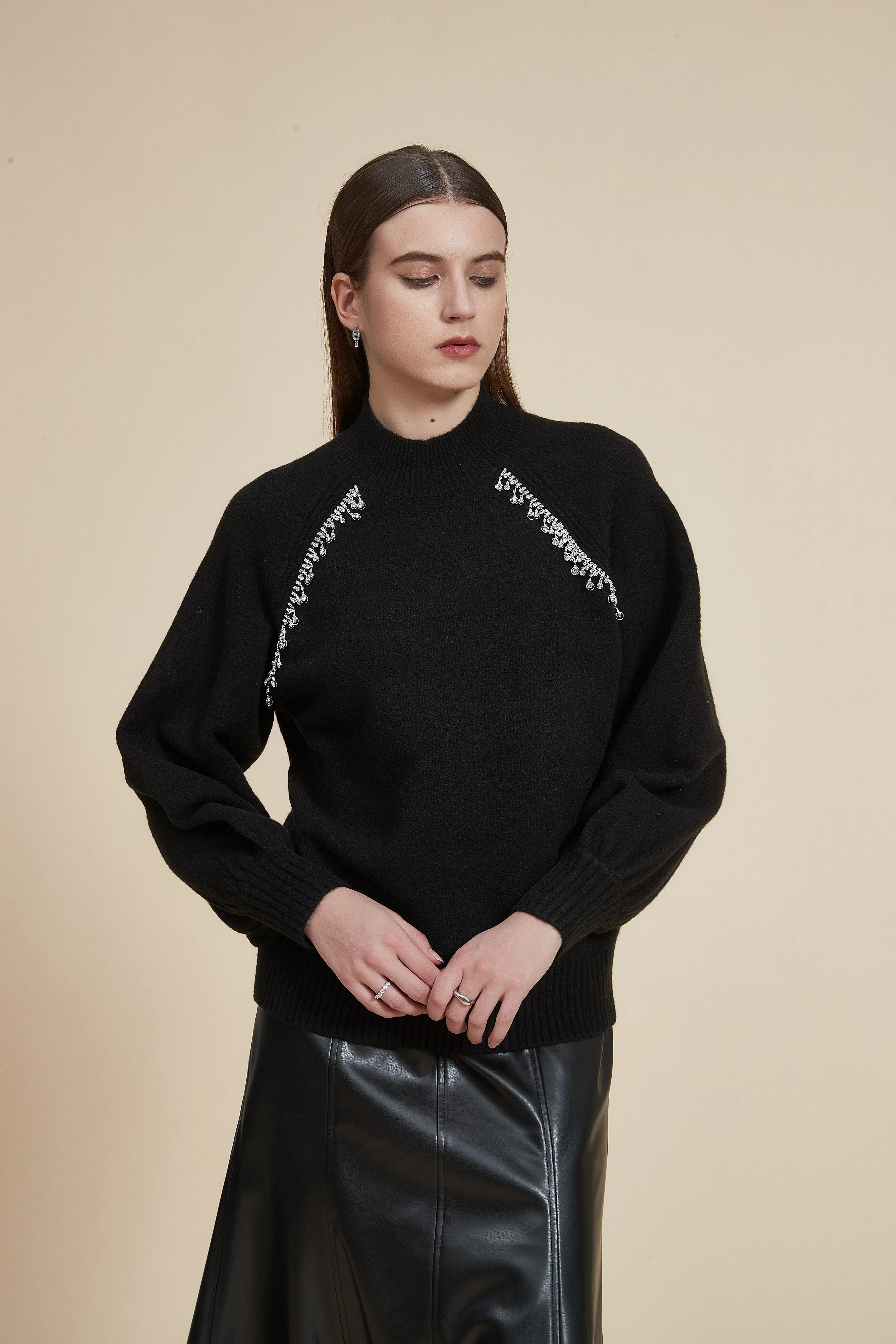 Oversized Sweater with Round Neck and Long Sleeves - Image 8