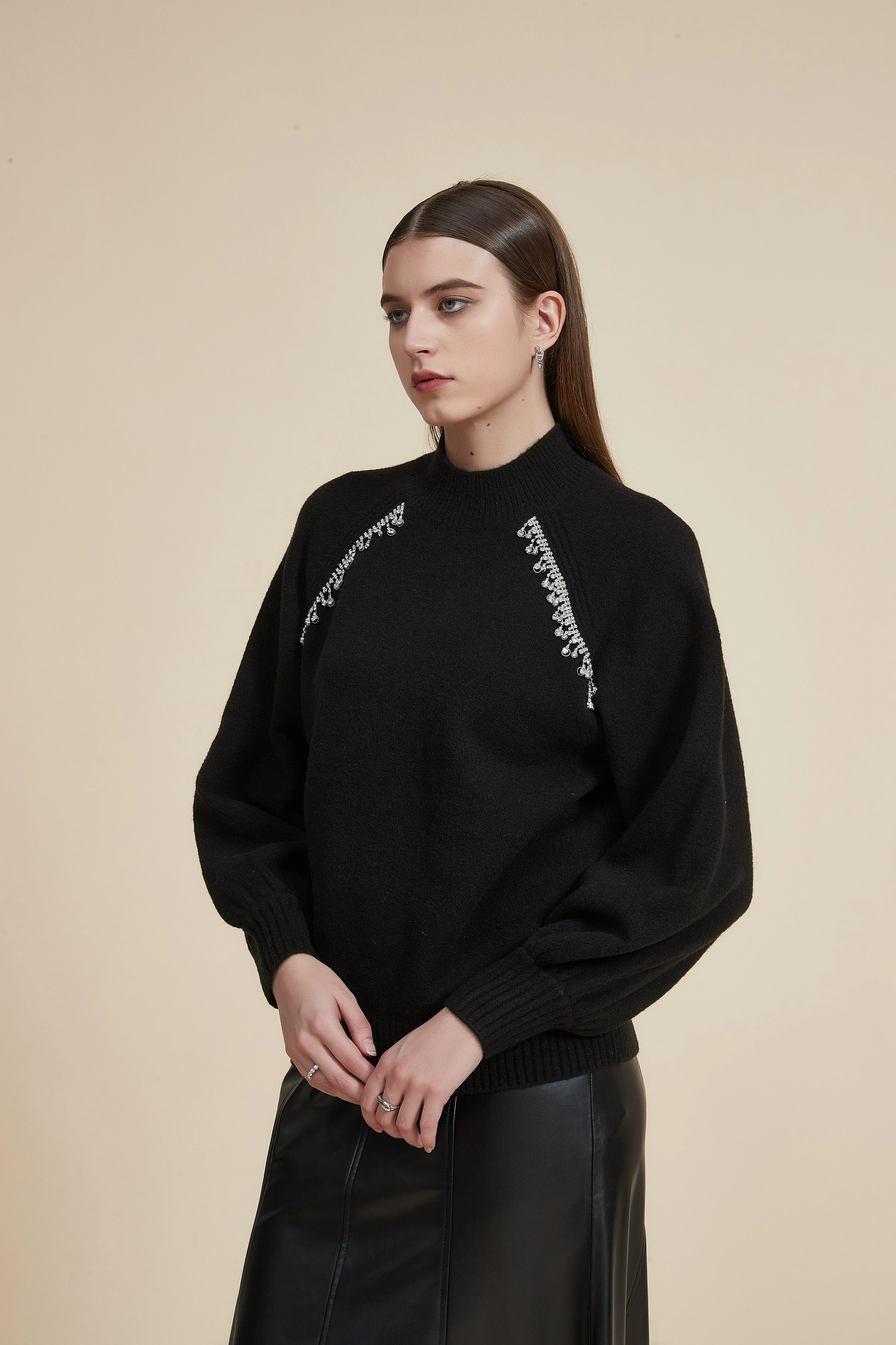 Oversized Sweater with Round Neck and Long Sleeves - Image 9