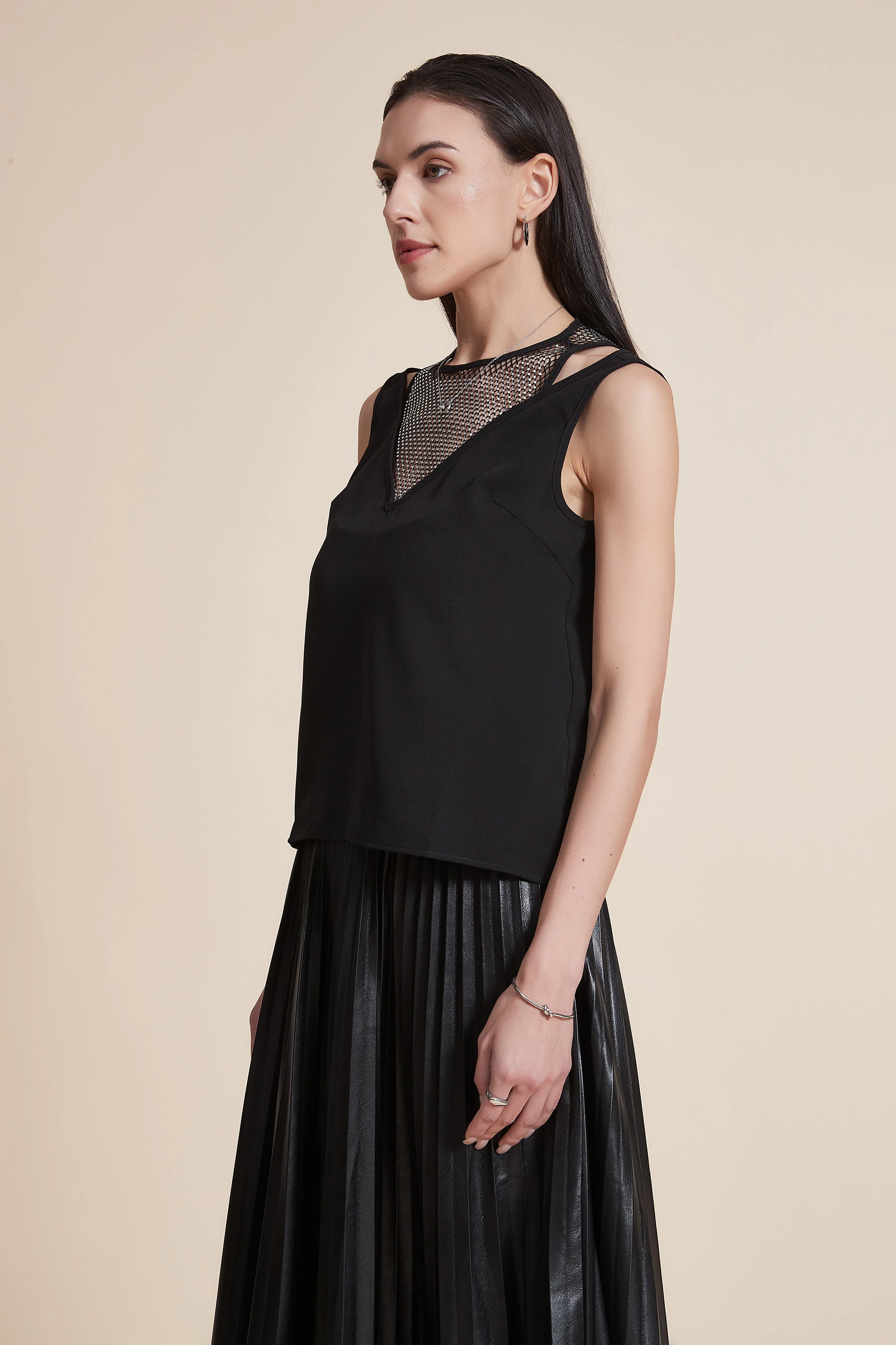 Sleeveless Cropped Plain Blouse - Image 3