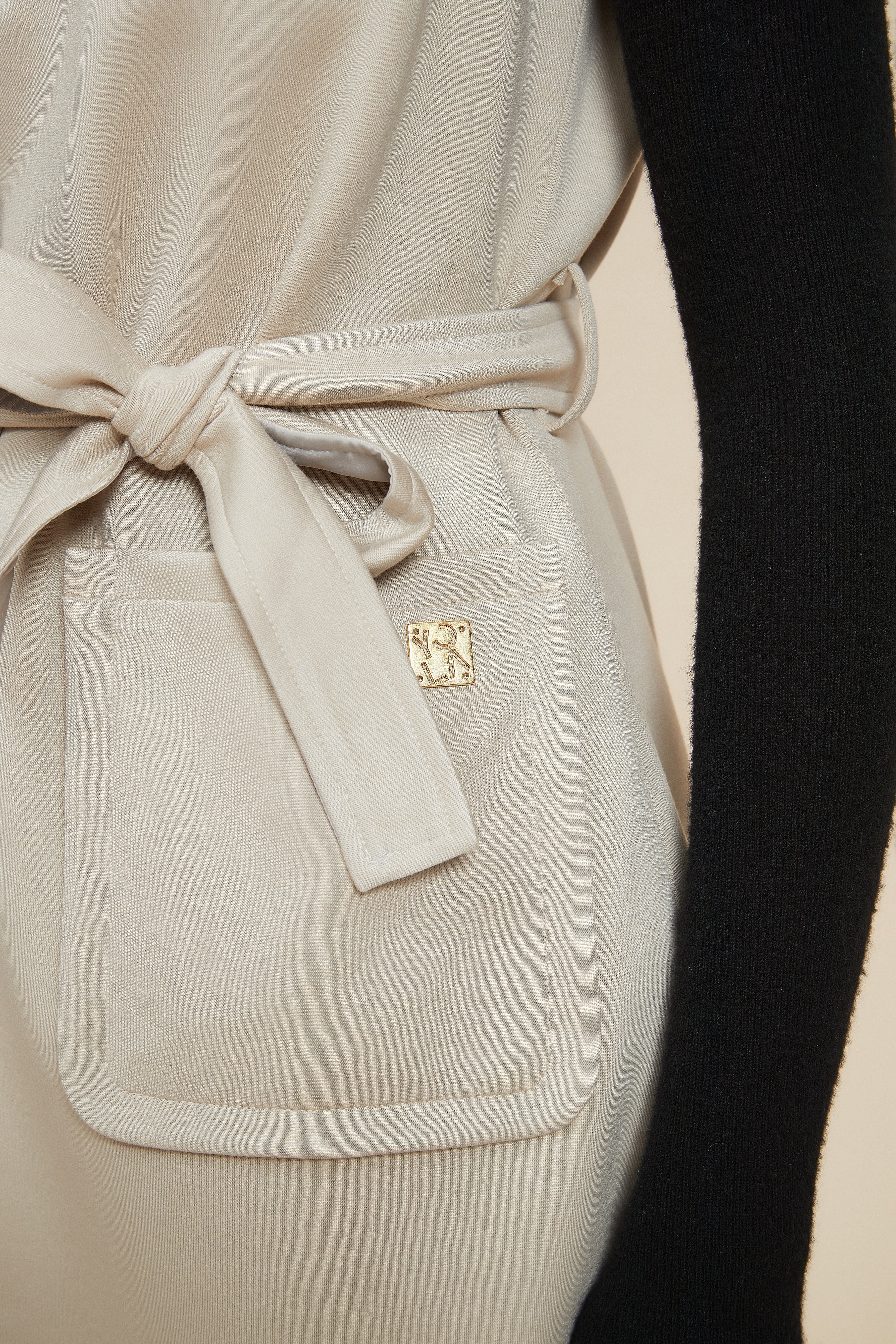 Plain Long Sleeveless Jacket - Image 4